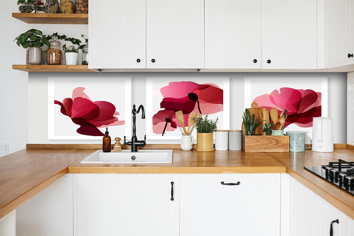 Küche - Abstrakte Florale Kunst Rot-Töne hinter weißen Hochglanz-Küchenregalen und schwarzem Wasserhahn