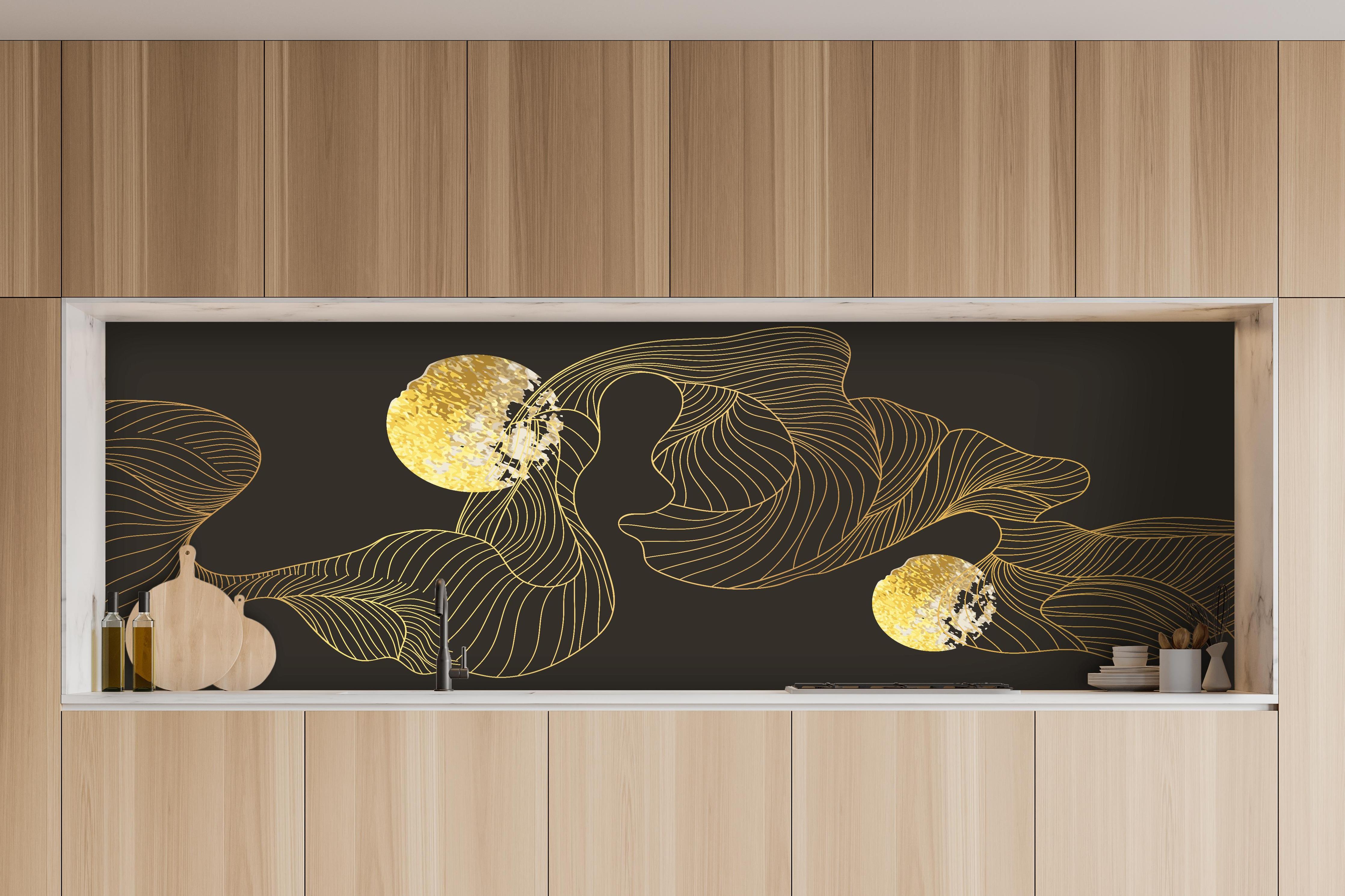Küche - Abstrakte Goldene Lineart auf Schwarz hinter weißen Hochglanz-Küchenregalen und schwarzem Wasserhahn