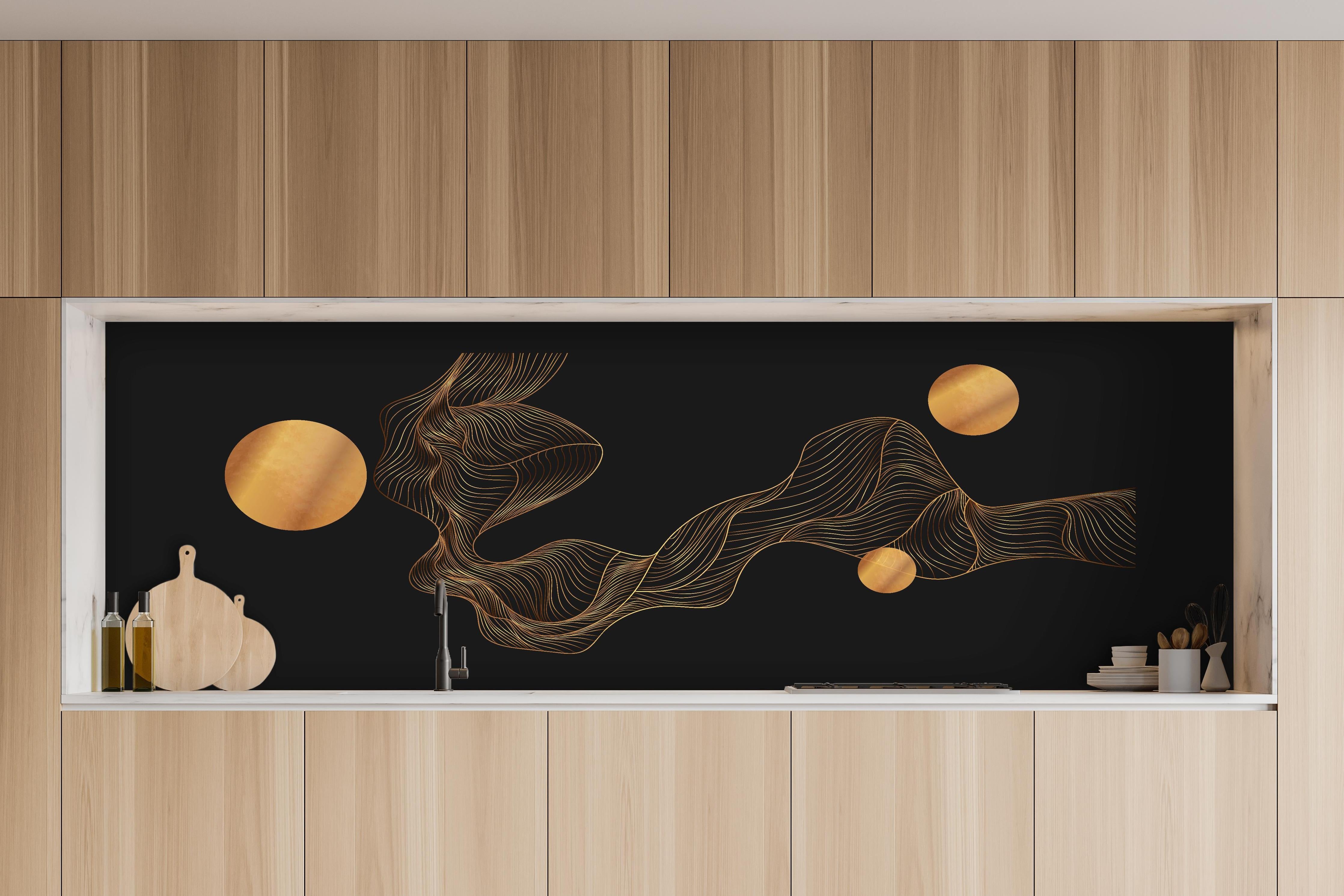 Küche - Abstrakte Goldene Wellen und Kugeln hinter weißen Hochglanz-Küchenregalen und schwarzem Wasserhahn