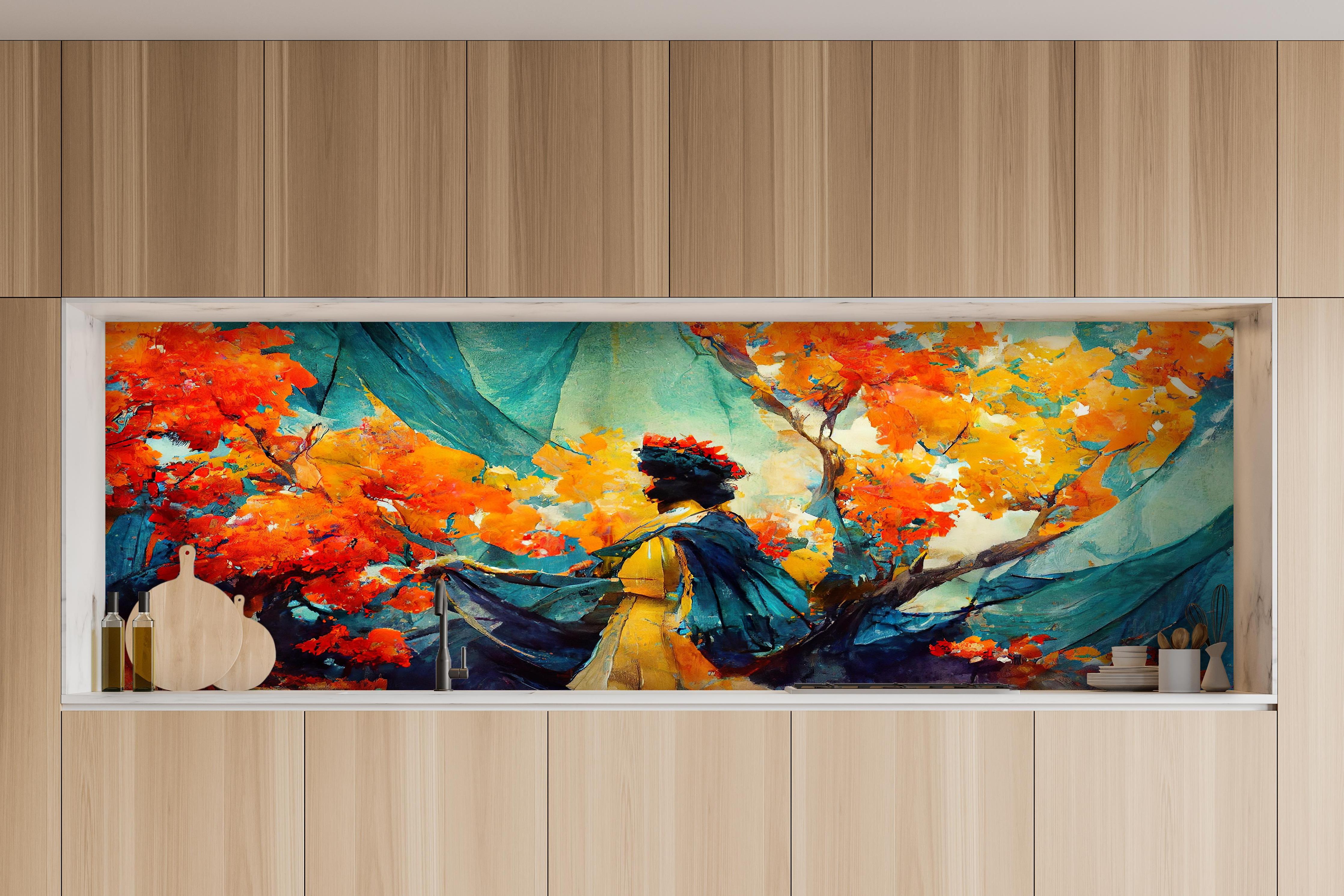 Küche - Abstrakte Kunst - Frau im Wald hinter weißen Hochglanz-Küchenregalen und schwarzem Wasserhahn