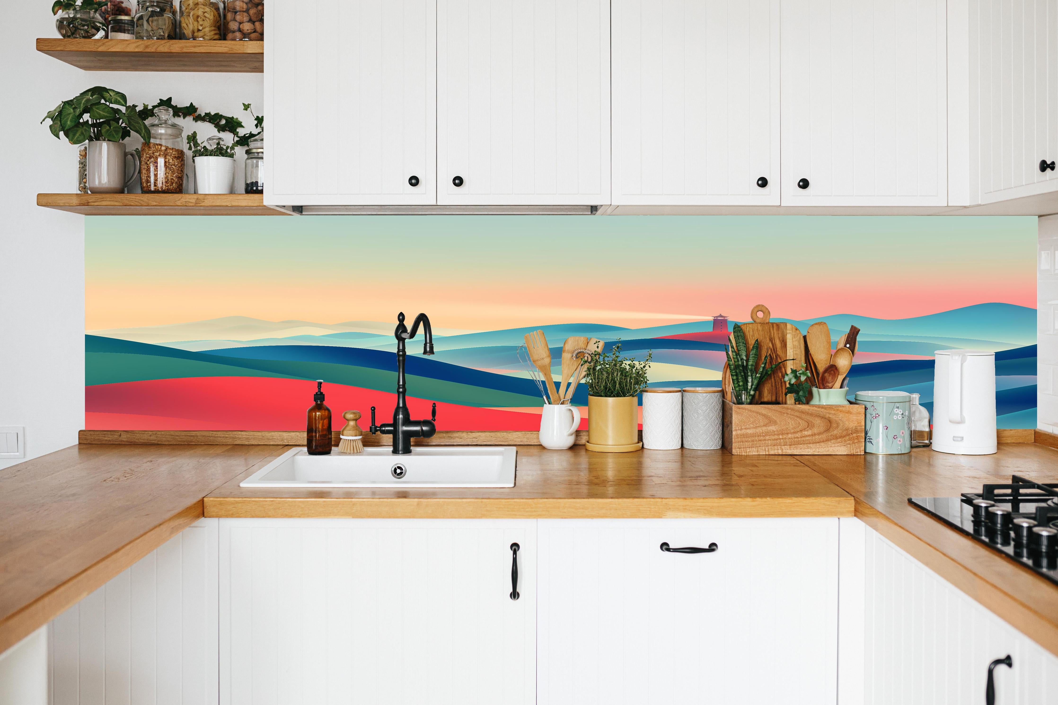 Küche - Abstrakte Landschaft mit sanften Farbverläufen und Leuchtturm im Mittelpunkt hinter weißen Hochglanz-Küchenregalen und schwarzem Wasserhahn