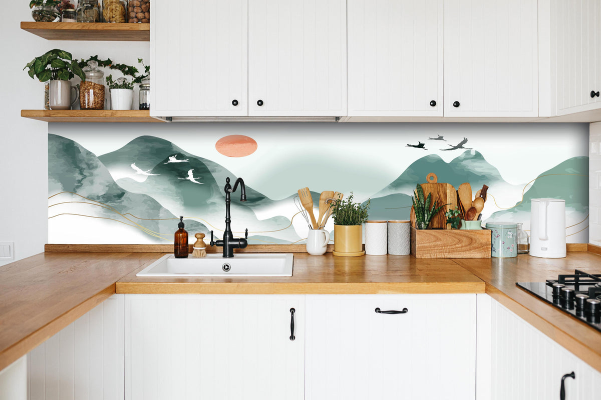 Küche - Abstrakte Pastell Berglandschaft mit Sonne hinter weißen Hochglanz-Küchenregalen und schwarzem Wasserhahn
