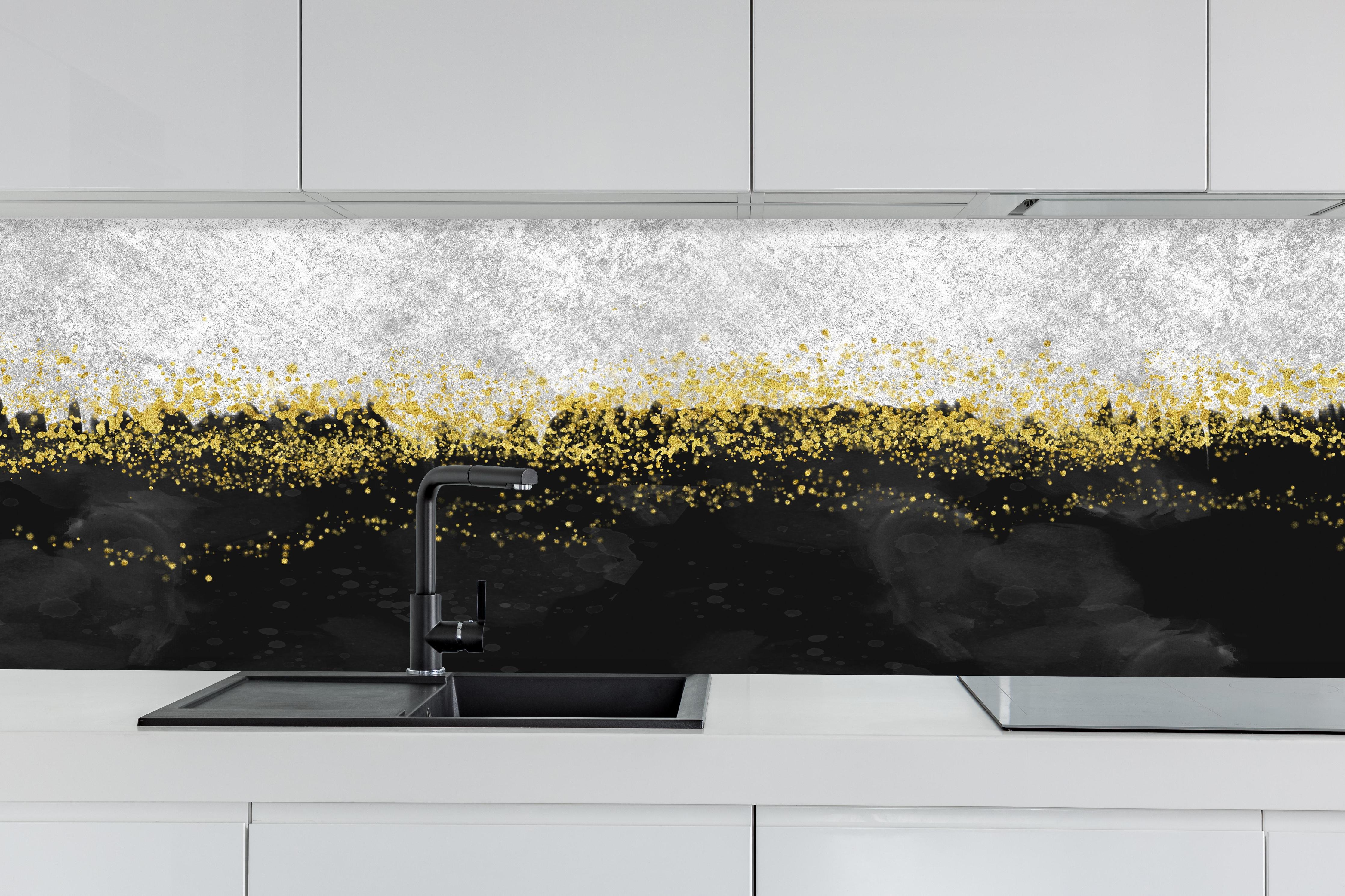 Küche - Abstrakte Resin Geode Kunst Tapete hinter weißen Hochglanz-Küchenregalen und schwarzem Wasserhahn