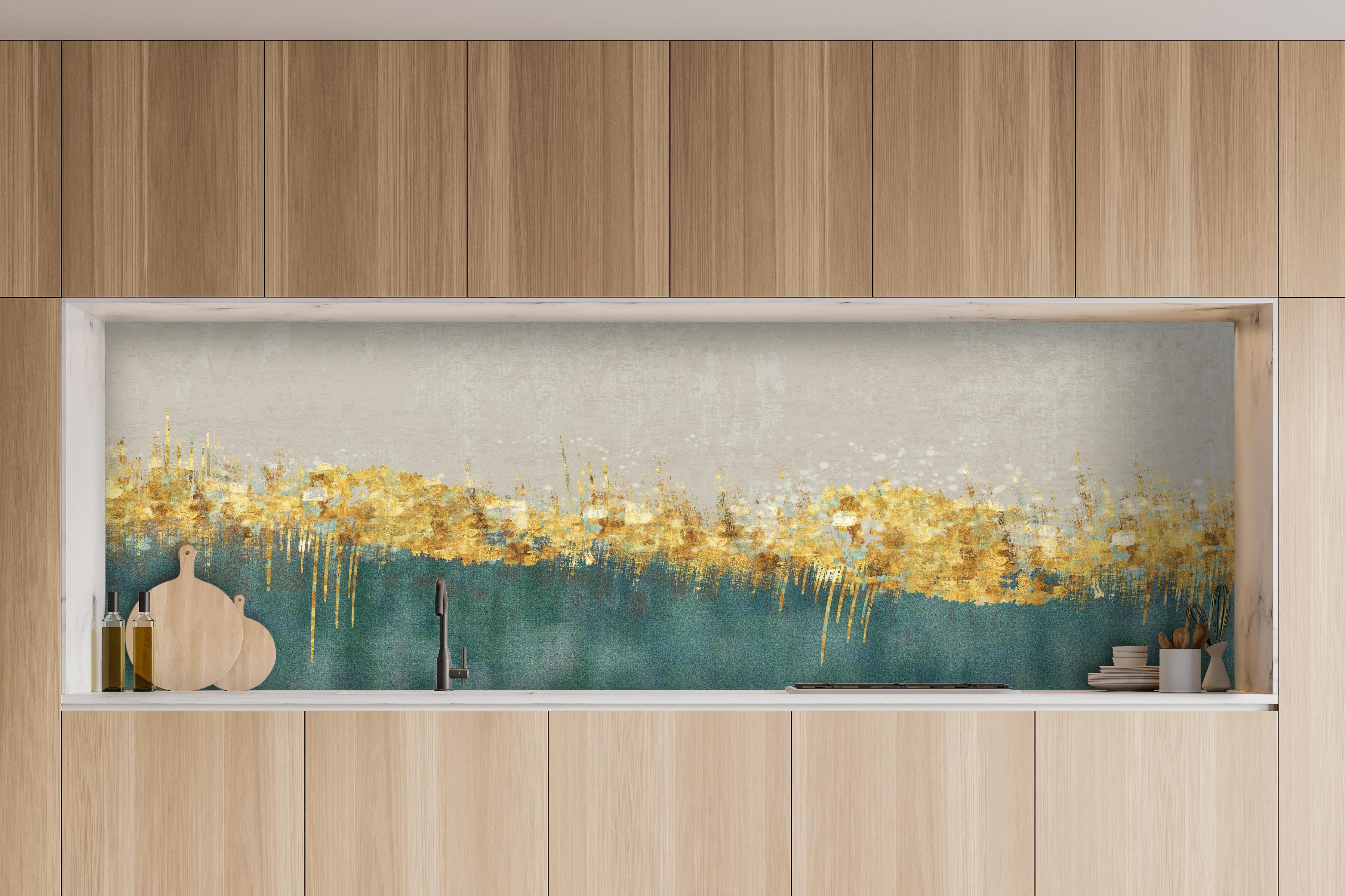 Küche - Abstraktes Design - Kunsttapete hinter weißen Hochglanz-Küchenregalen und schwarzem Wasserhahn