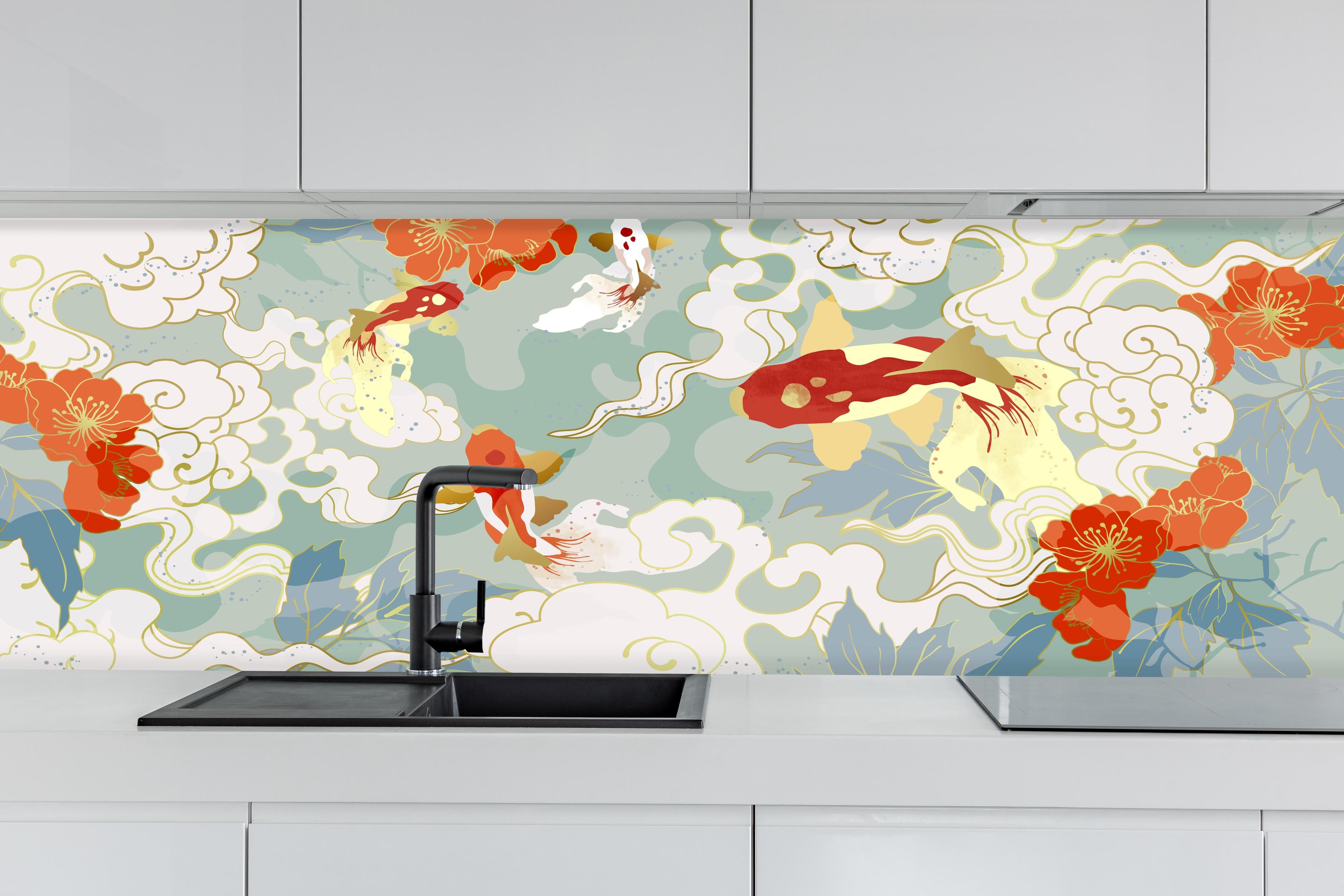 Küche - Asiatische Koi-Karpfen Blumen Design Tapete hinter weißen Hochglanz-Küchenregalen und schwarzem Wasserhahn