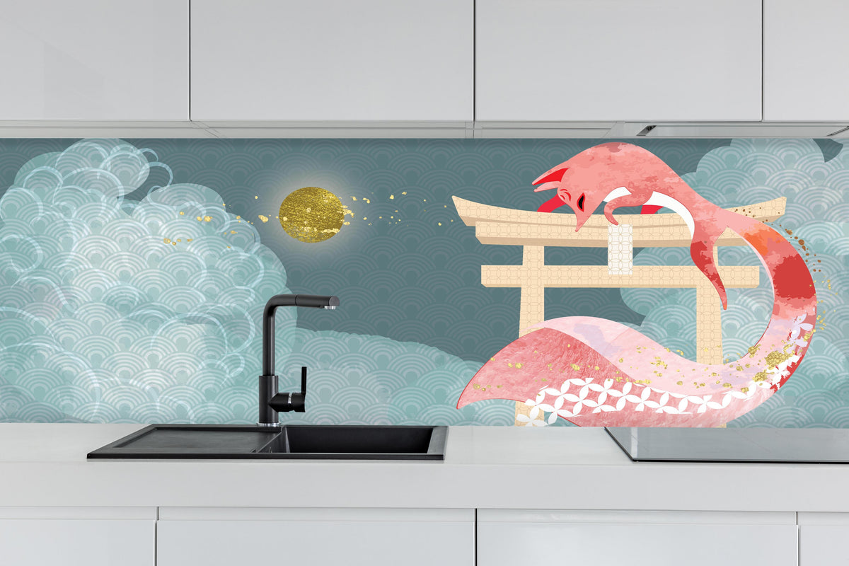 Küche - Asiatischer Drache, Mondnacht, kunstvolles Design hinter weißen Hochglanz-Küchenregalen und schwarzem Wasserhahn