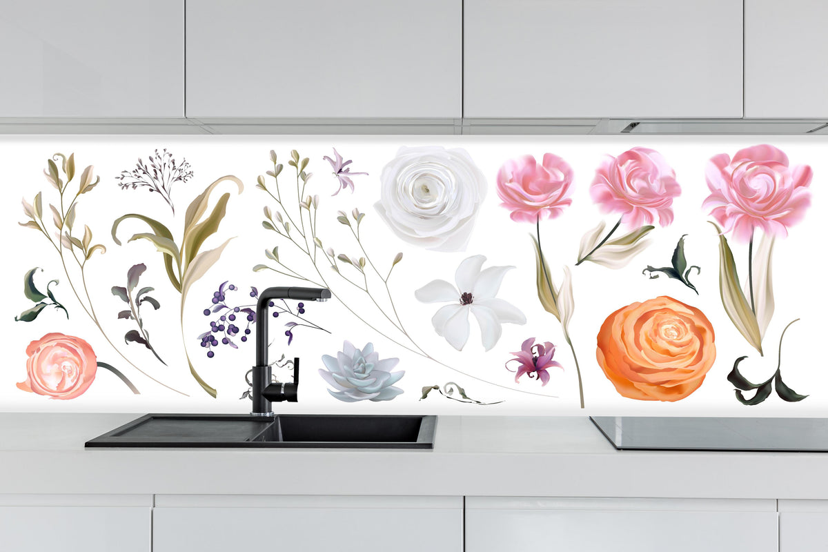 Küche - Ausdrucksstarke Illustrationen von Blumen hinter weißen Hochglanz-Küchenregalen und schwarzem Wasserhahn