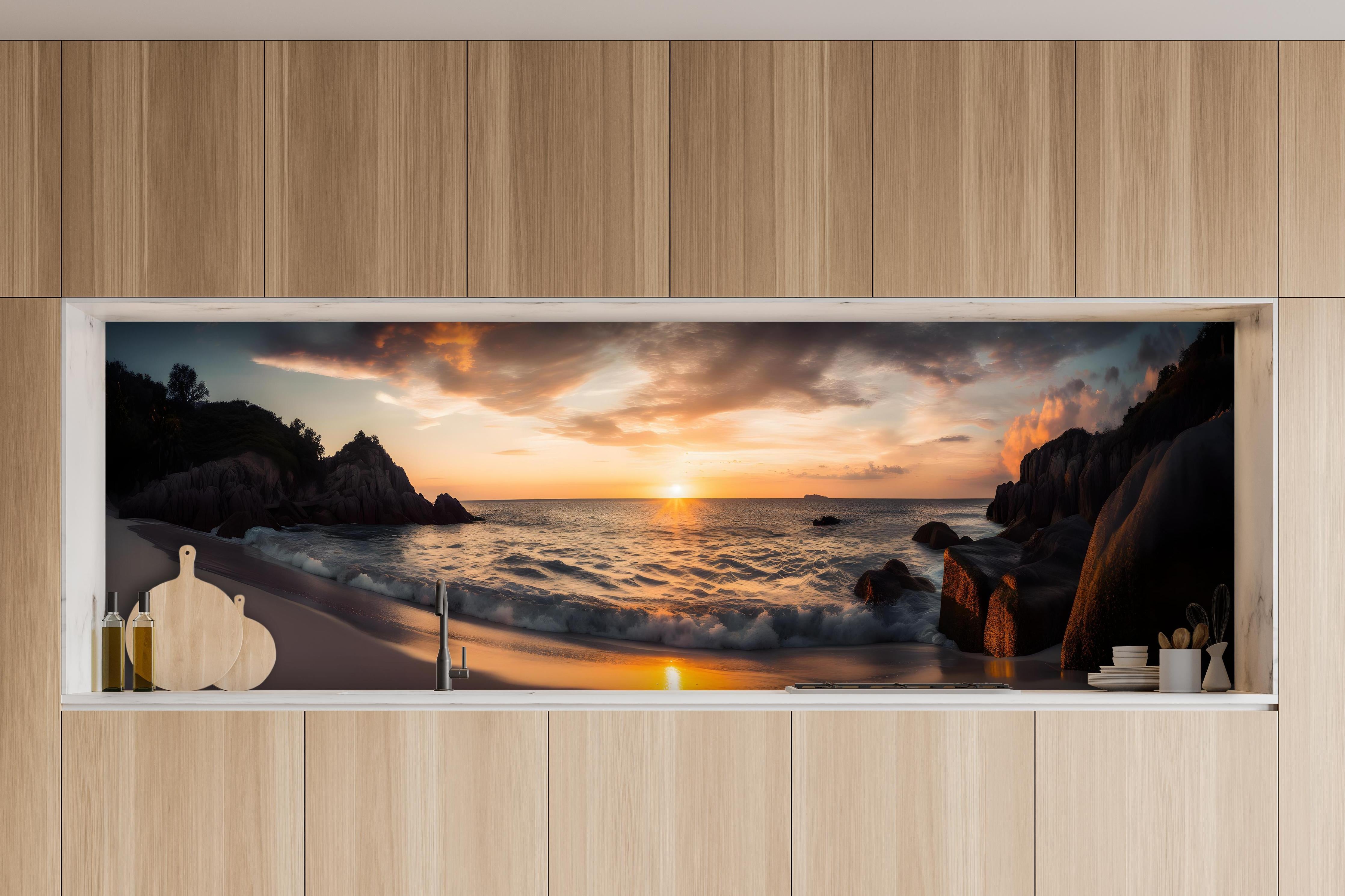 Küche - Beeindruckendes Sonnenuntergangs-Strandpanorama hinter weißen Hochglanz-Küchenregalen und schwarzem Wasserhahn