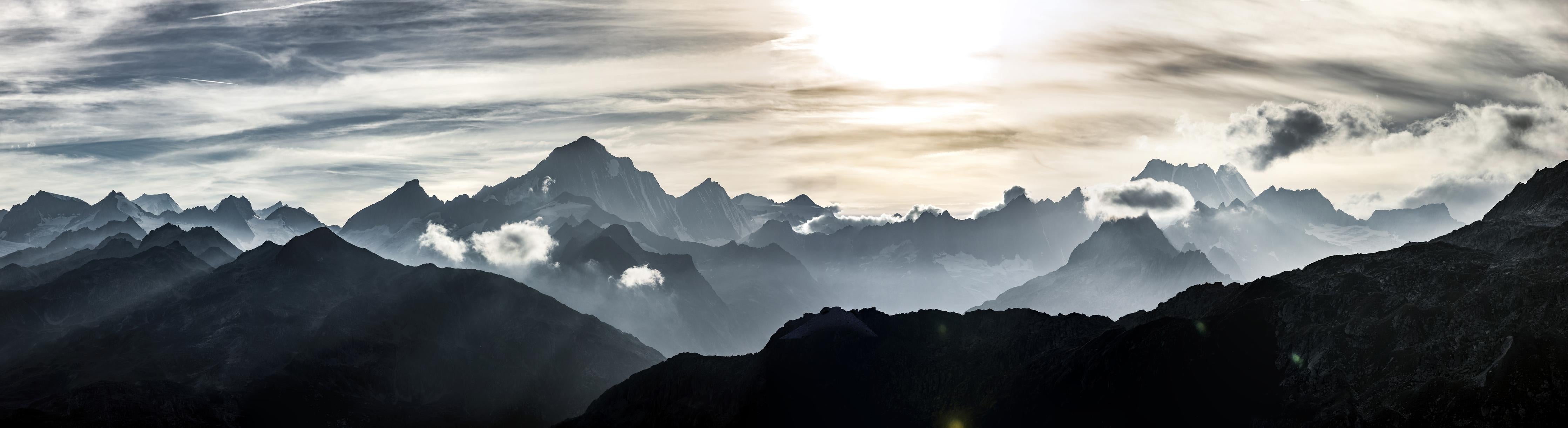 Küchenrückwand-Bergpanorama mit Sonnenuntergangslicht