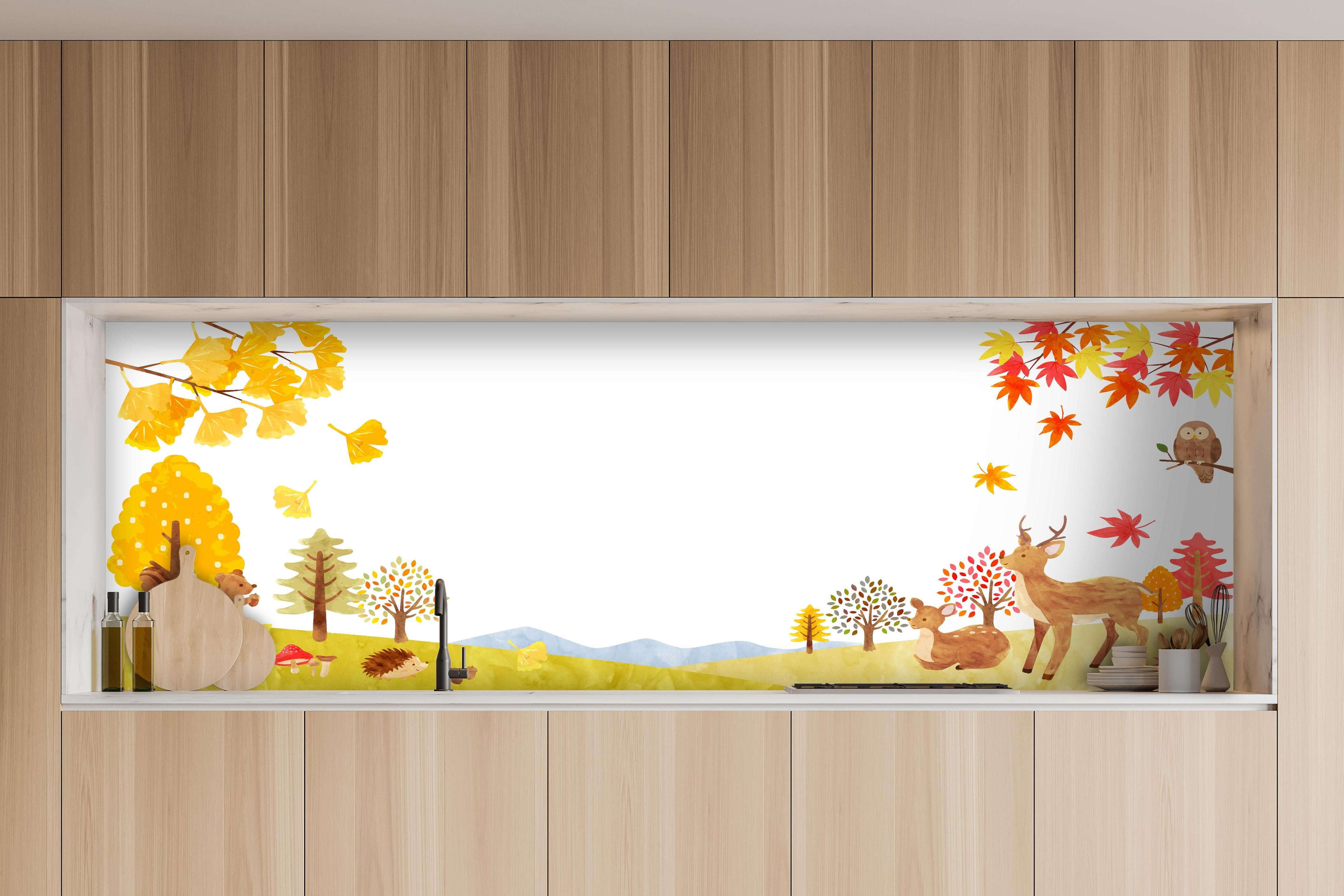 Küche - Bunter Herbstwald mit Tieren Illustration hinter weißen Hochglanz-Küchenregalen und schwarzem Wasserhahn