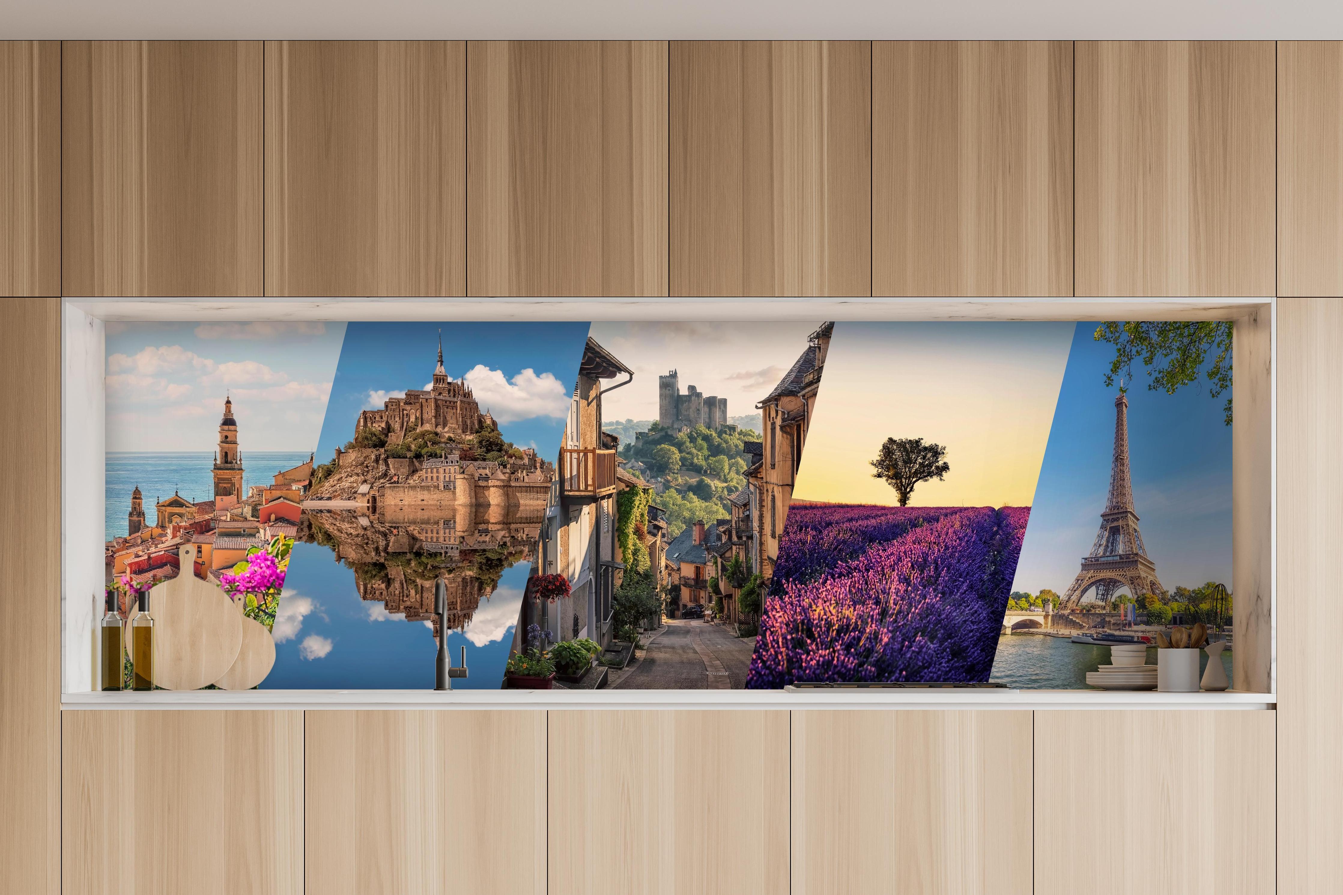 Küche - Collage von Sehenswürdigkeiten hinter weißen Hochglanz-Küchenregalen und schwarzem Wasserhahn