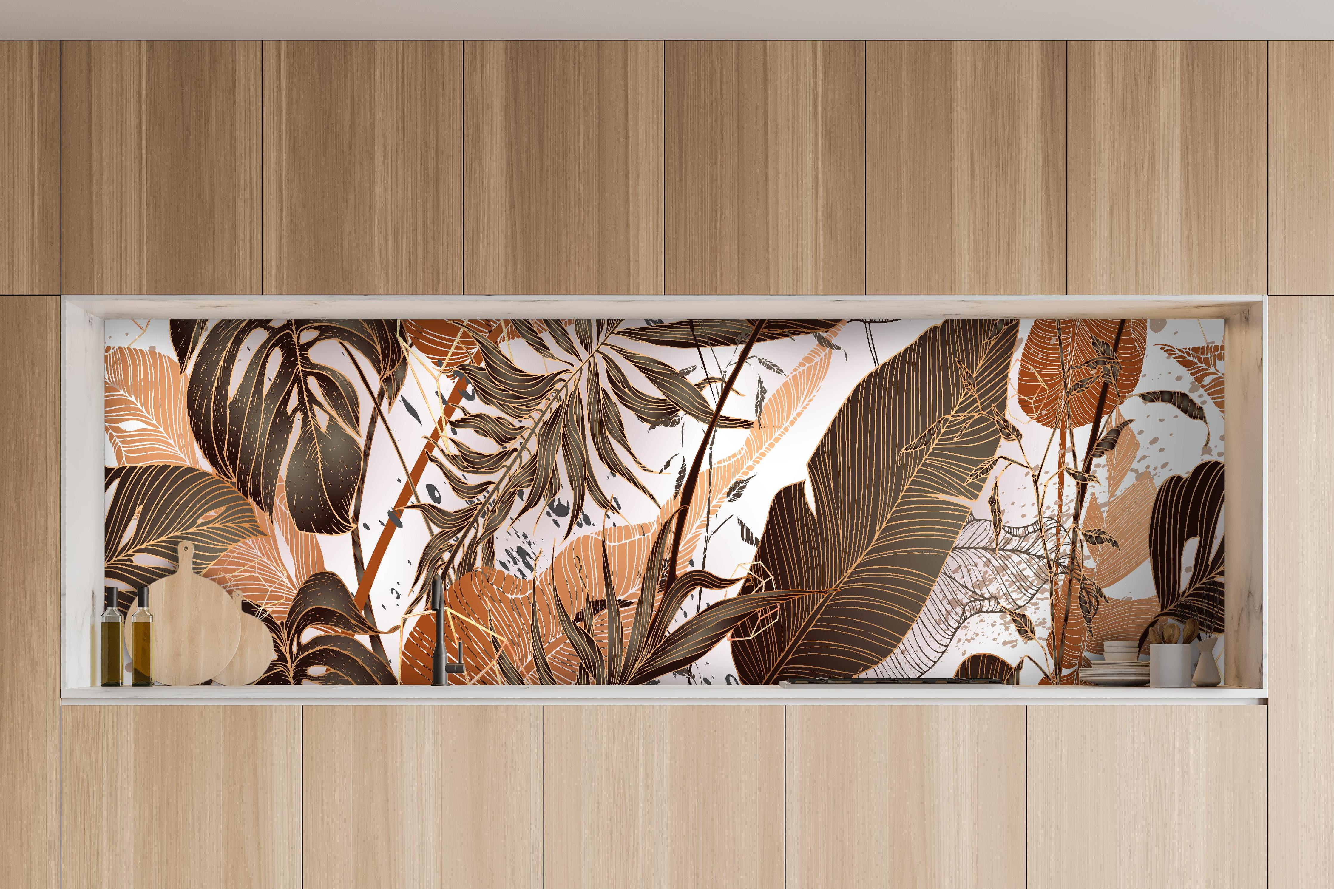 Küche - Dekoratives Blatt-Design in warmen Erdtönen hinter weißen Hochglanz-Küchenregalen und schwarzem Wasserhahn