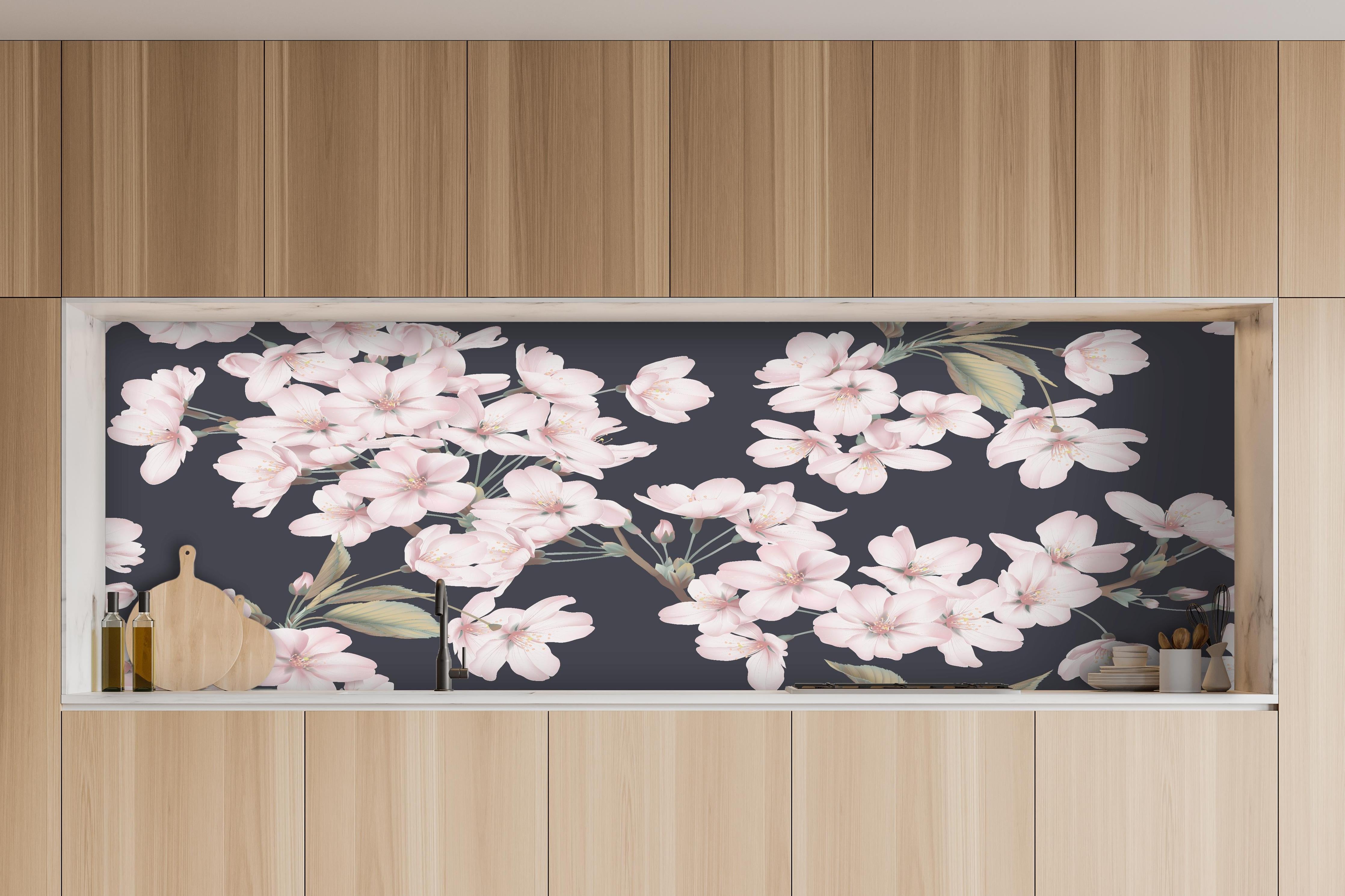 Küche - Dunkelgraues Sakura Blumen Nahtloses Muster hinter weißen Hochglanz-Küchenregalen und schwarzem Wasserhahn