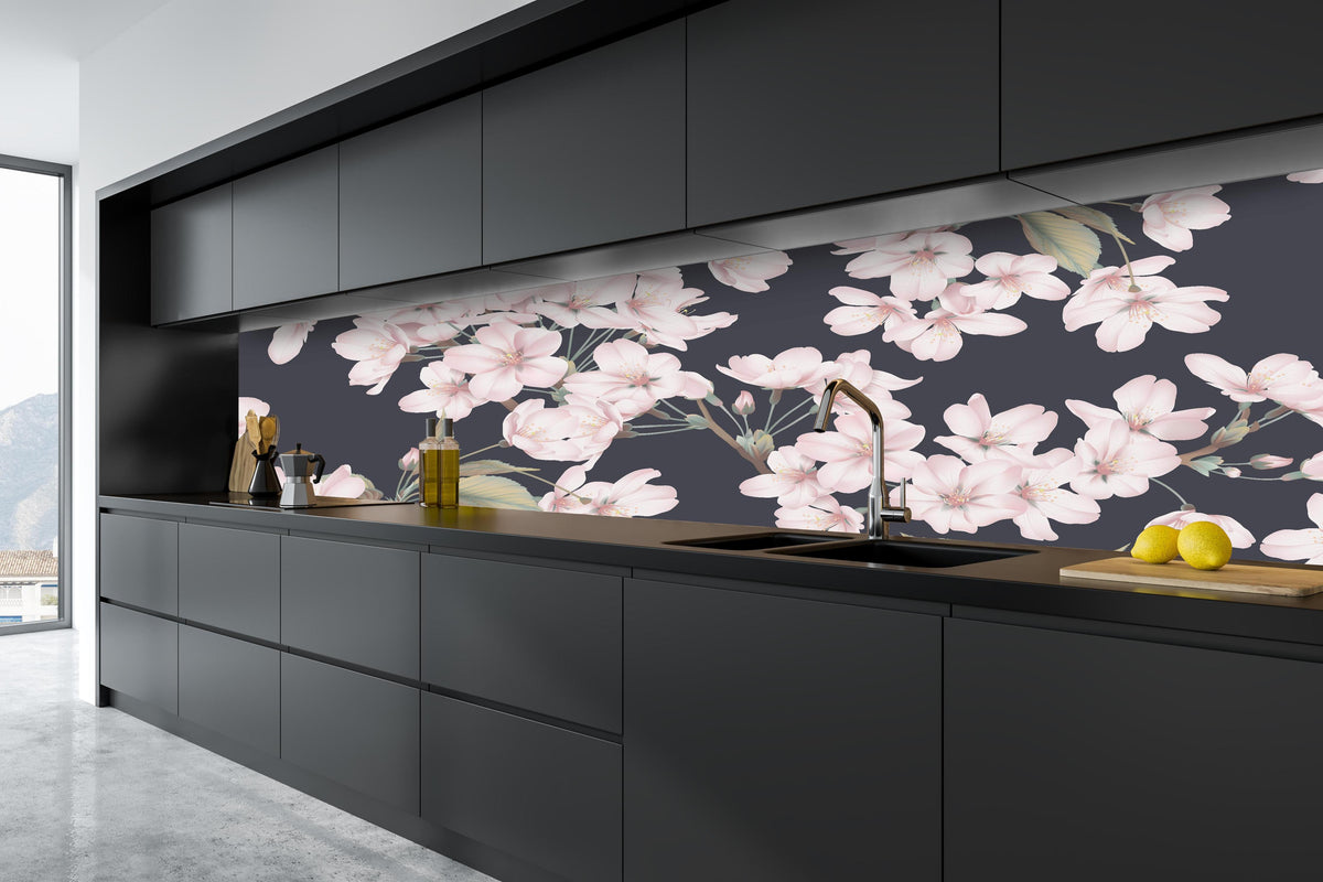 Küche - Dunkelgraues Sakura Blumen Nahtloses Muster hinter weißen Hochglanz-Küchenregalen und schwarzem Wasserhahn