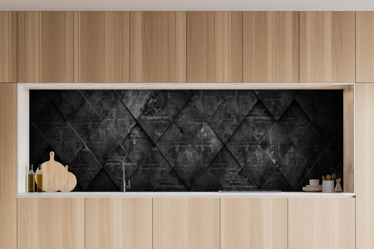 Küche - Dunkler Hintergrund Geometrisches 3D Design hinter weißen Hochglanz-Küchenregalen und schwarzem Wasserhahn