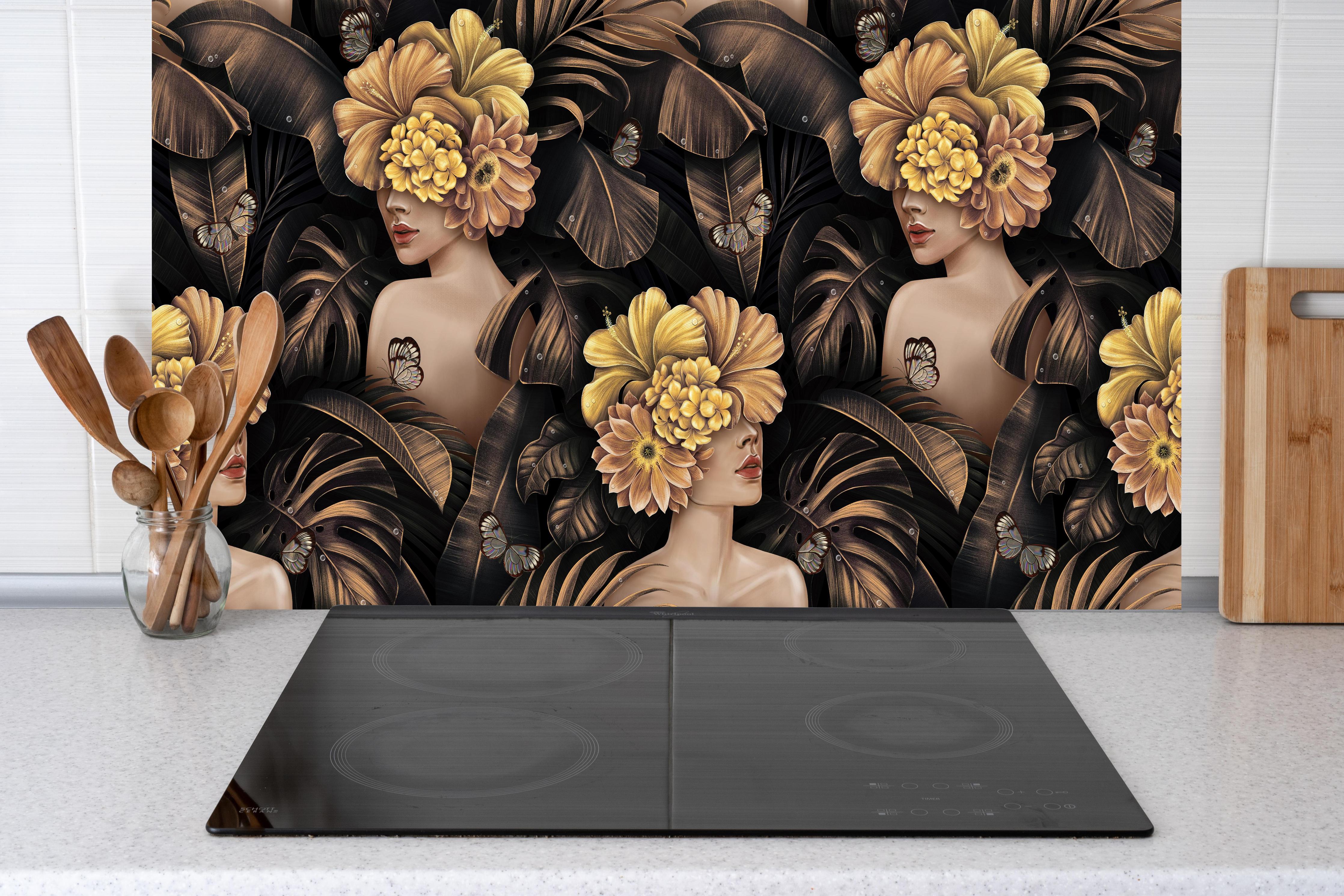 Küche - Exotischen Frauen, Blumen Muster hinter weißen Hochglanz-Küchenregalen und schwarzem Wasserhahn