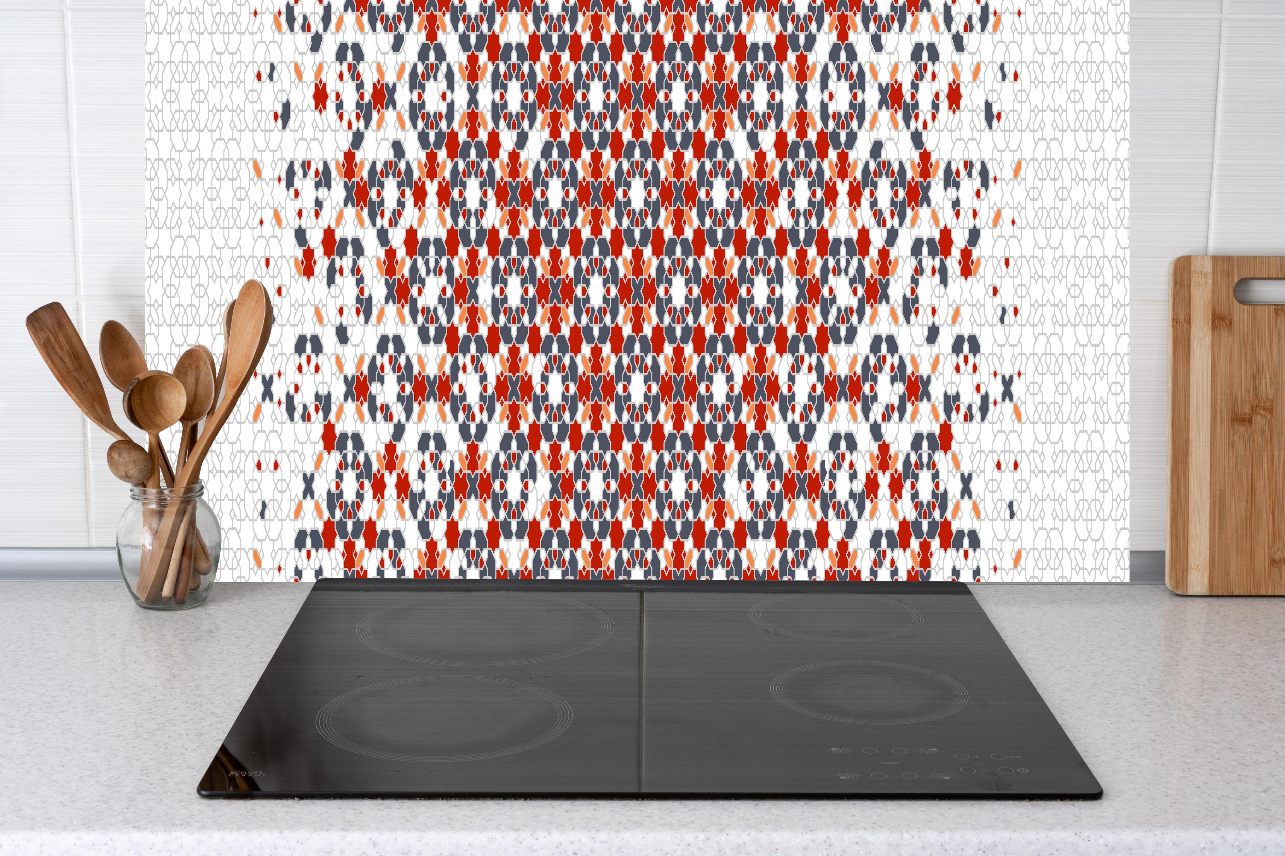 Küche - Farbenfrohes Rot-Weißes Abstrakt Design hinter weißen Hochglanz-Küchenregalen und schwarzem Wasserhahn