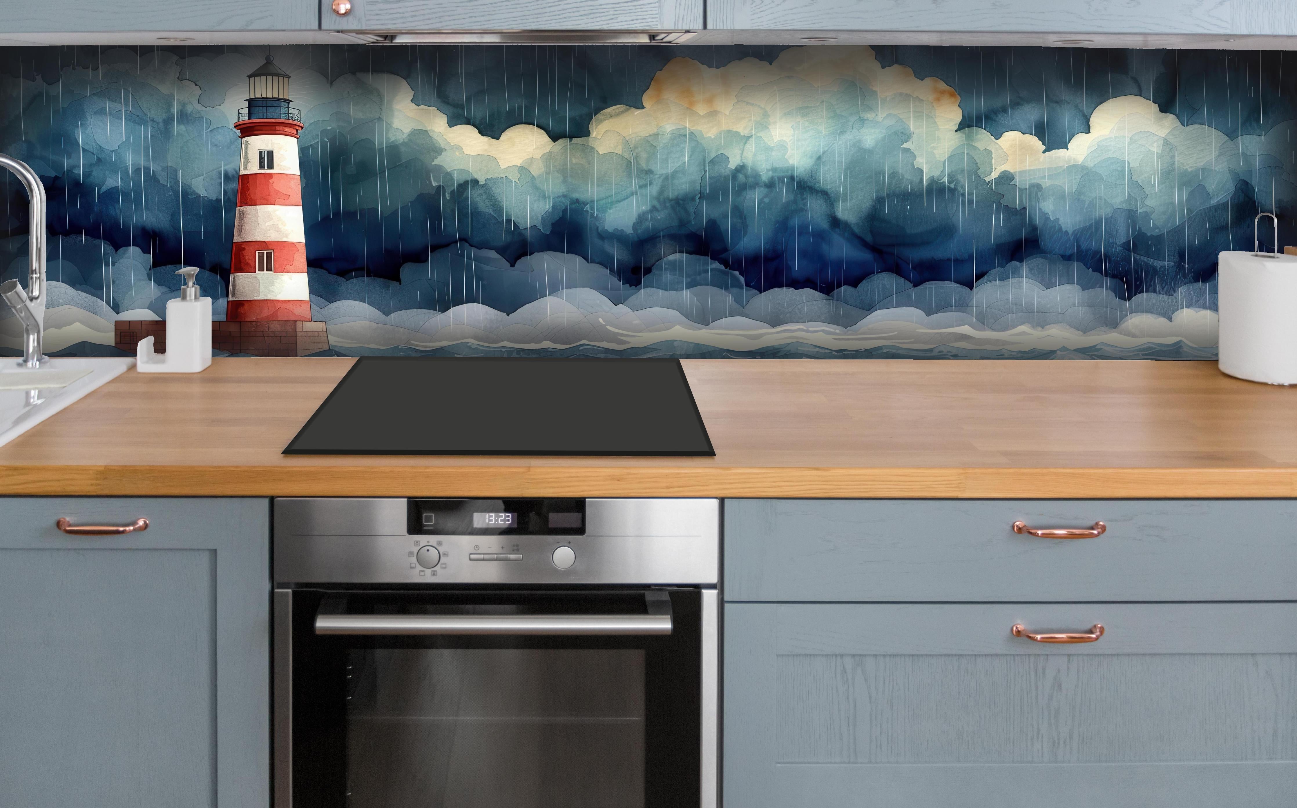 Küche - Faszinierender Leuchtturm umgeben von stürmischem Himmel hinter weißen Hochglanz-Küchenregalen und schwarzem Wasserhahn