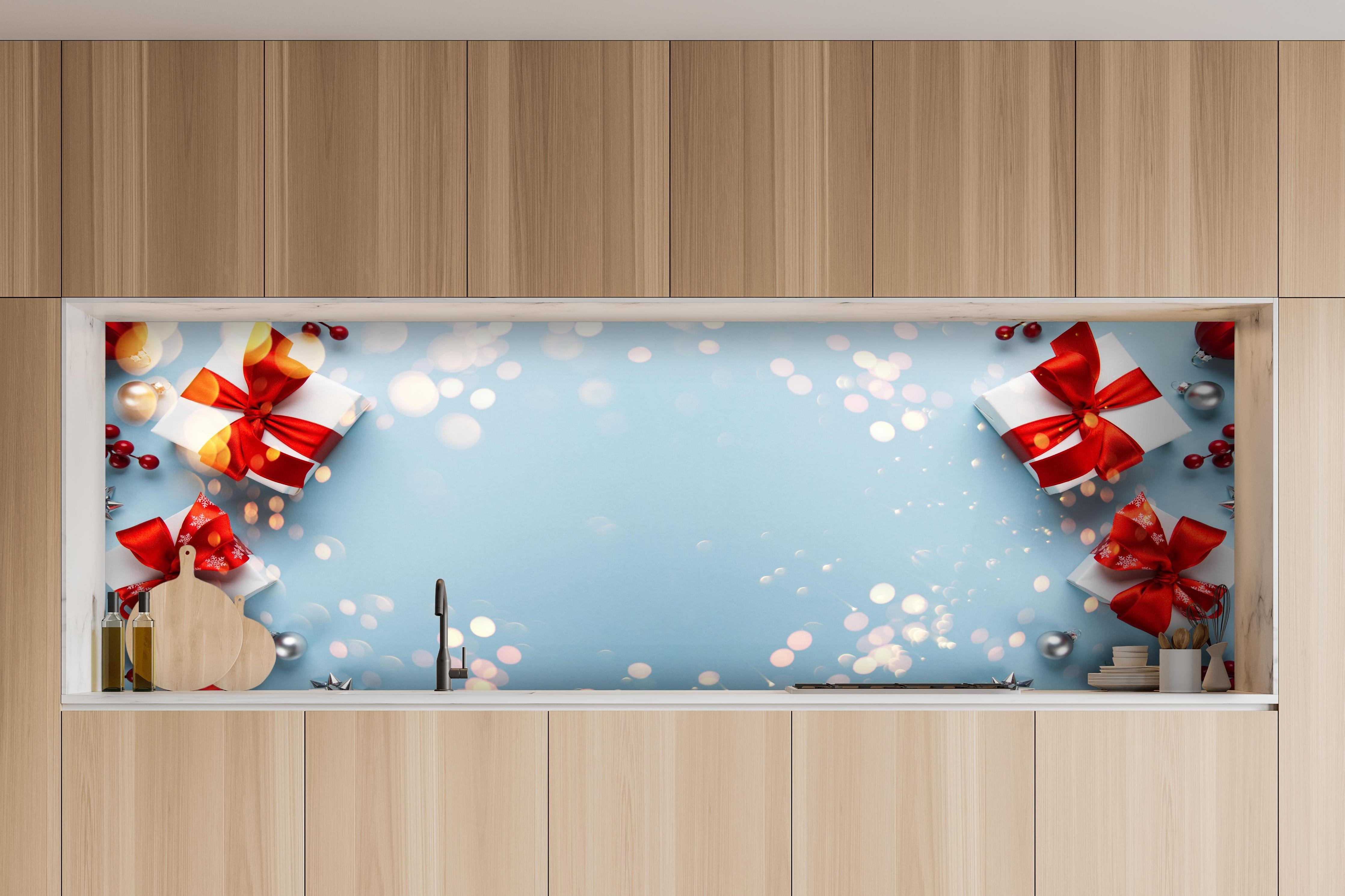 Küche - Frohe Weihnachten und schöne Feiertage Grußkarte hinter weißen Hochglanz-Küchenregalen und schwarzem Wasserhahn