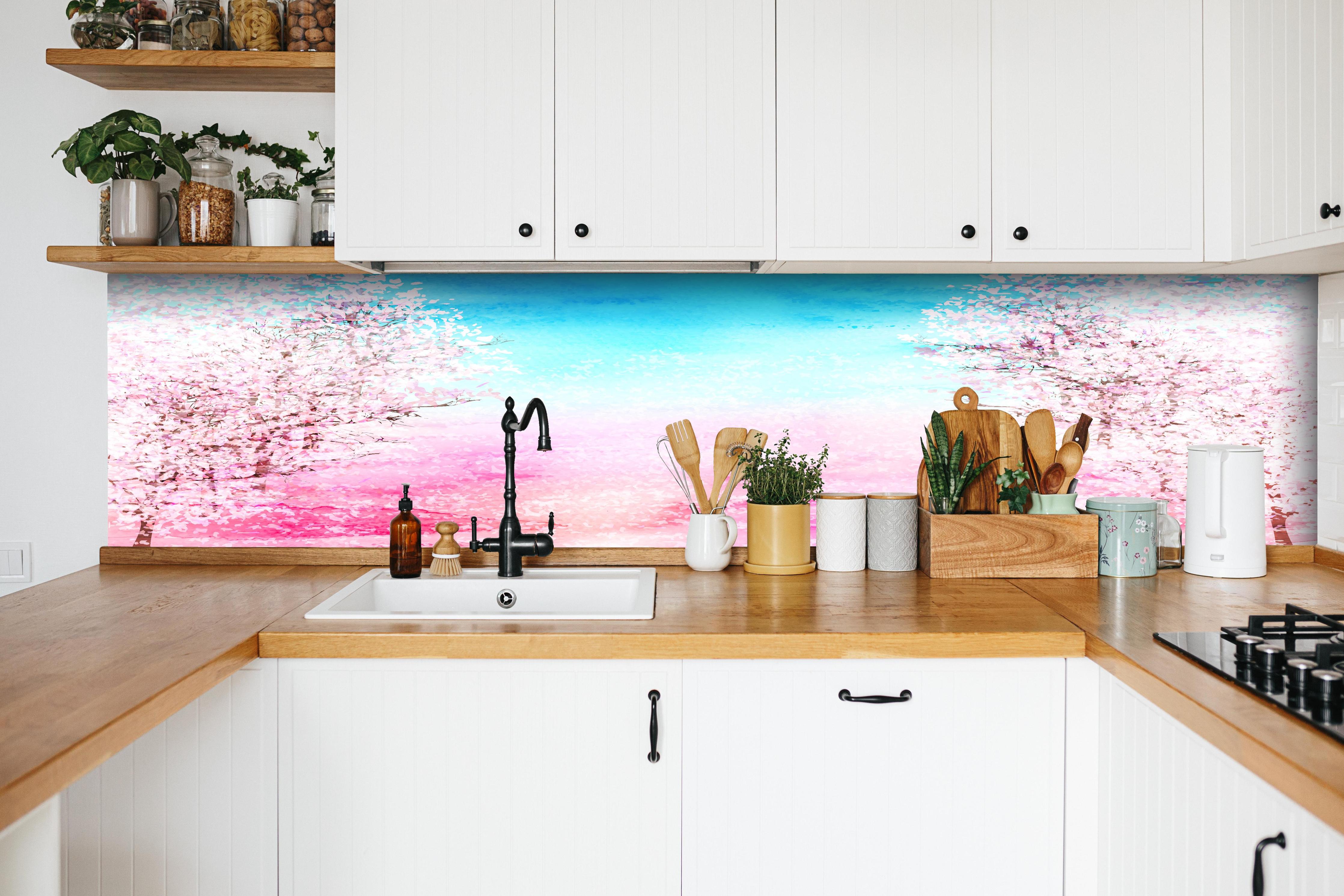 Küche - Frühlingsbaum Aquarell Rosa-Blau hinter weißen Hochglanz-Küchenregalen und schwarzem Wasserhahn
