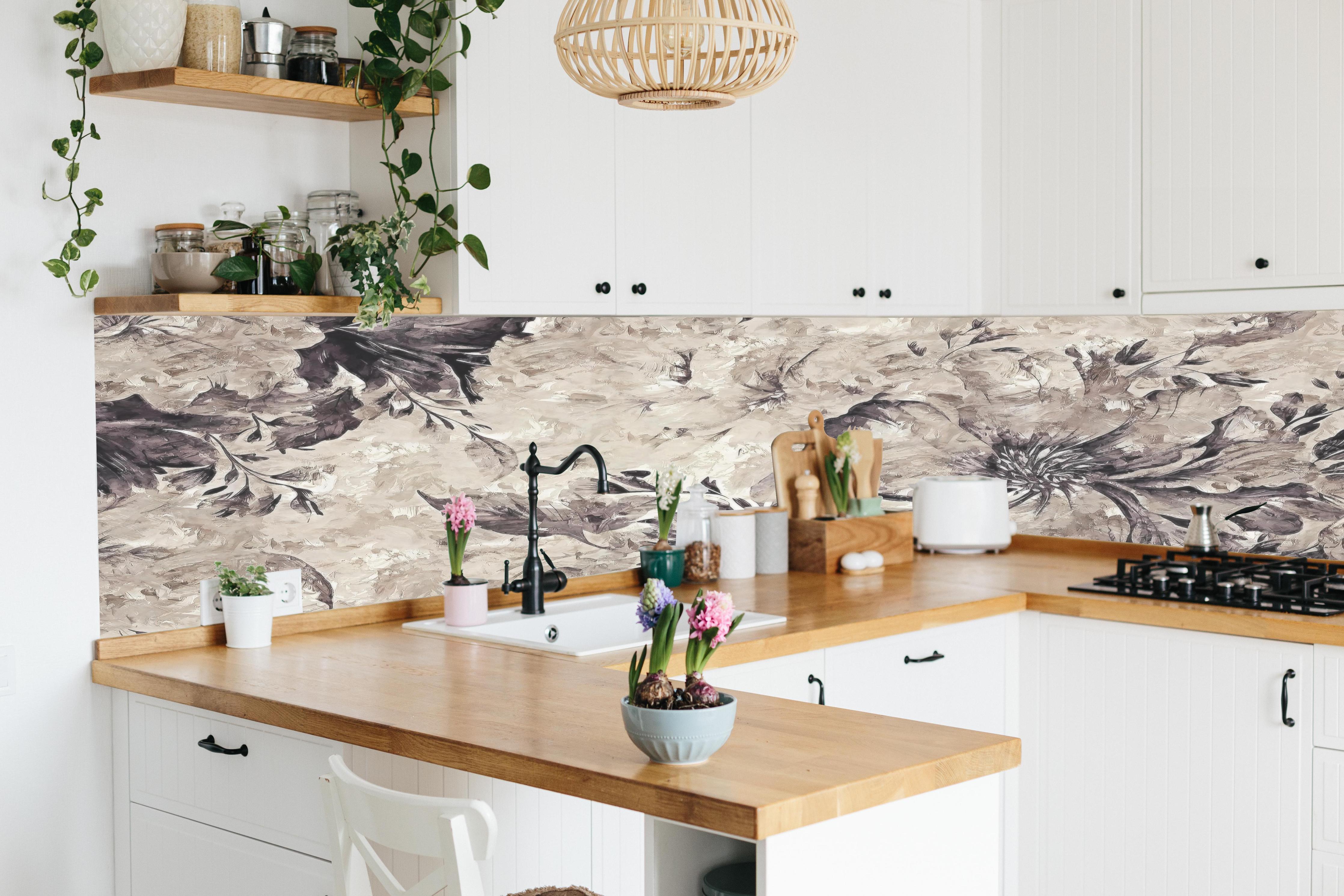 Küche - Gemälde - Büsche hinter weißen Hochglanz-Küchenregalen und schwarzem Wasserhahn