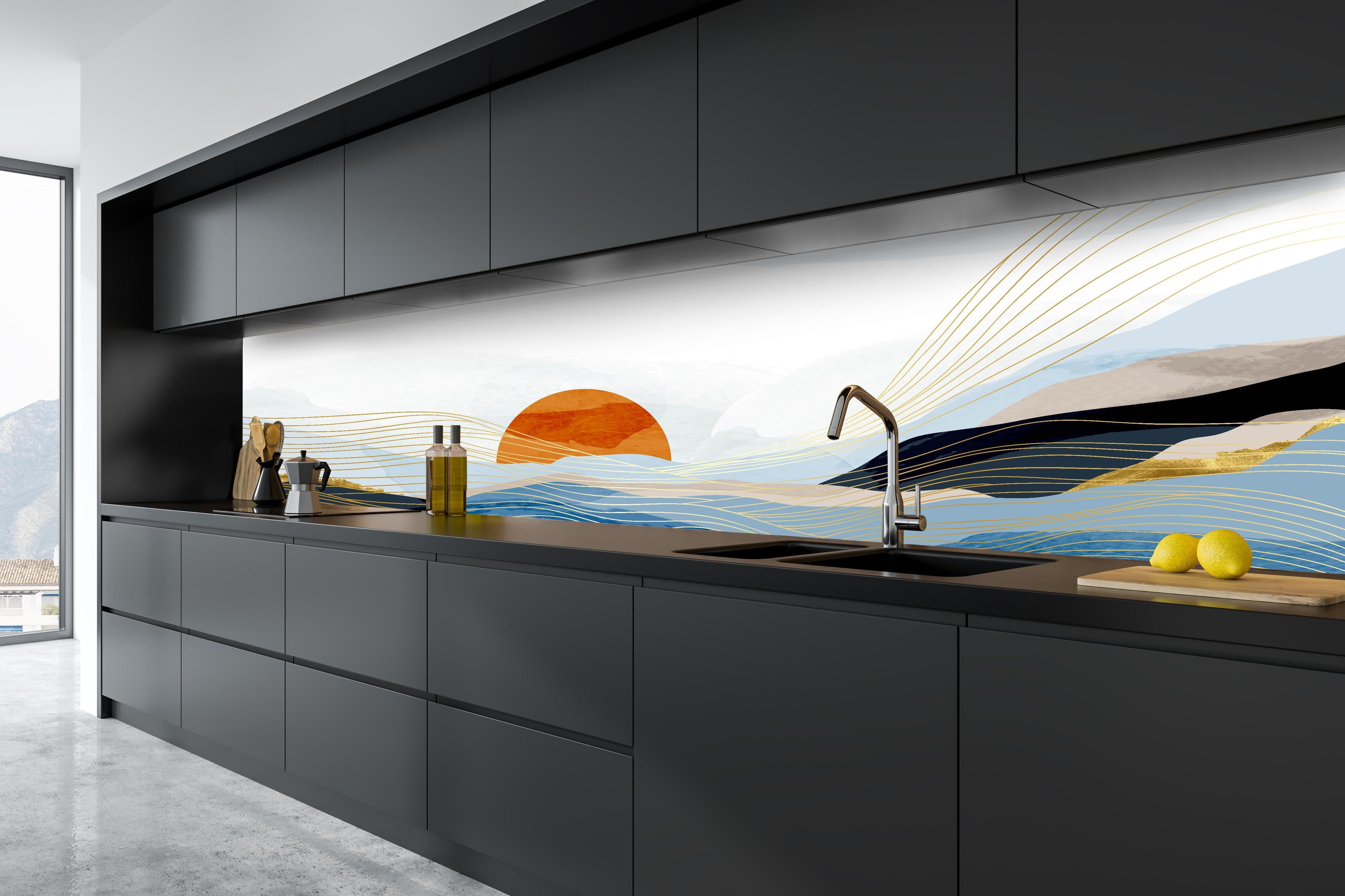 Küche - Geometrische Sonne und Wellen Illustration hinter weißen Hochglanz-Küchenregalen und schwarzem Wasserhahn