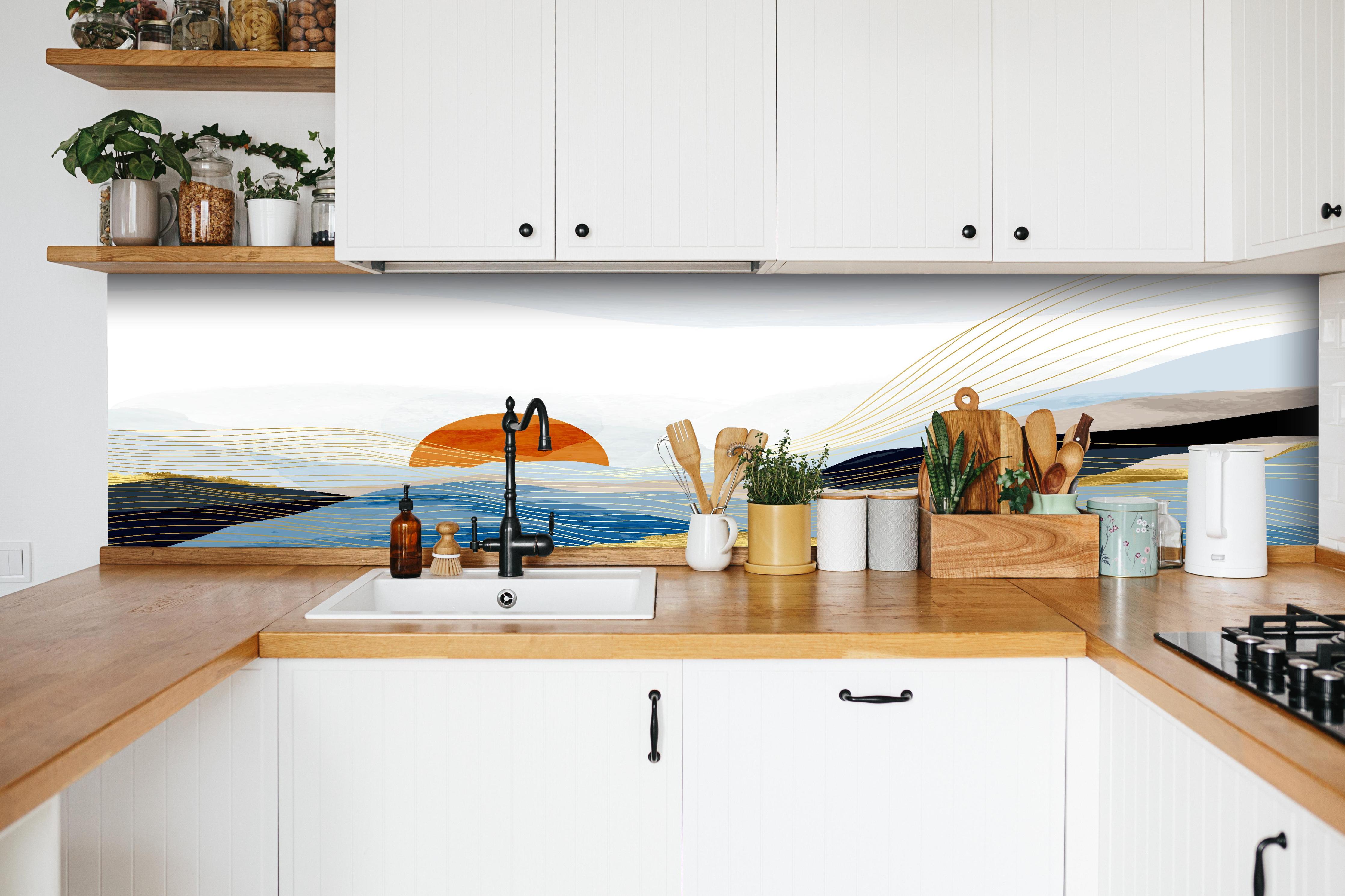 Küche - Geometrische Sonne und Wellen Illustration hinter weißen Hochglanz-Küchenregalen und schwarzem Wasserhahn