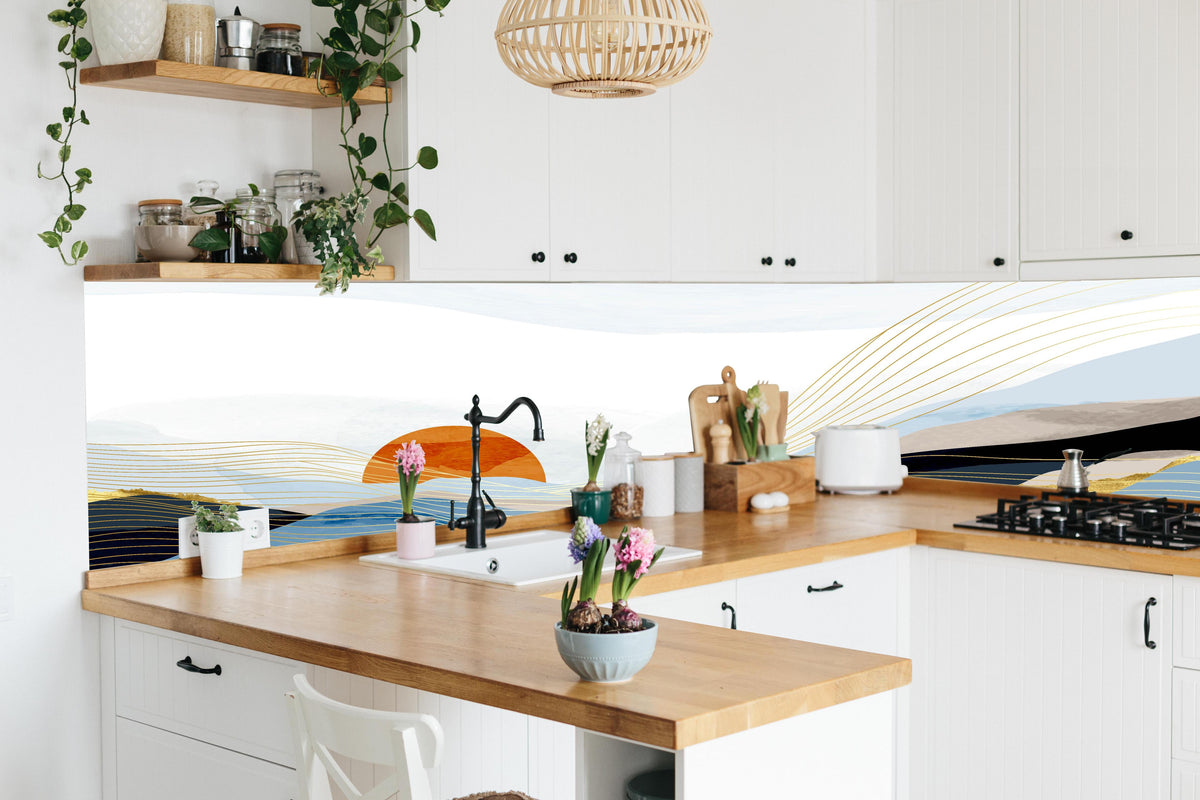 Küche - Geometrische Sonne und Wellen Illustration hinter weißen Hochglanz-Küchenregalen und schwarzem Wasserhahn