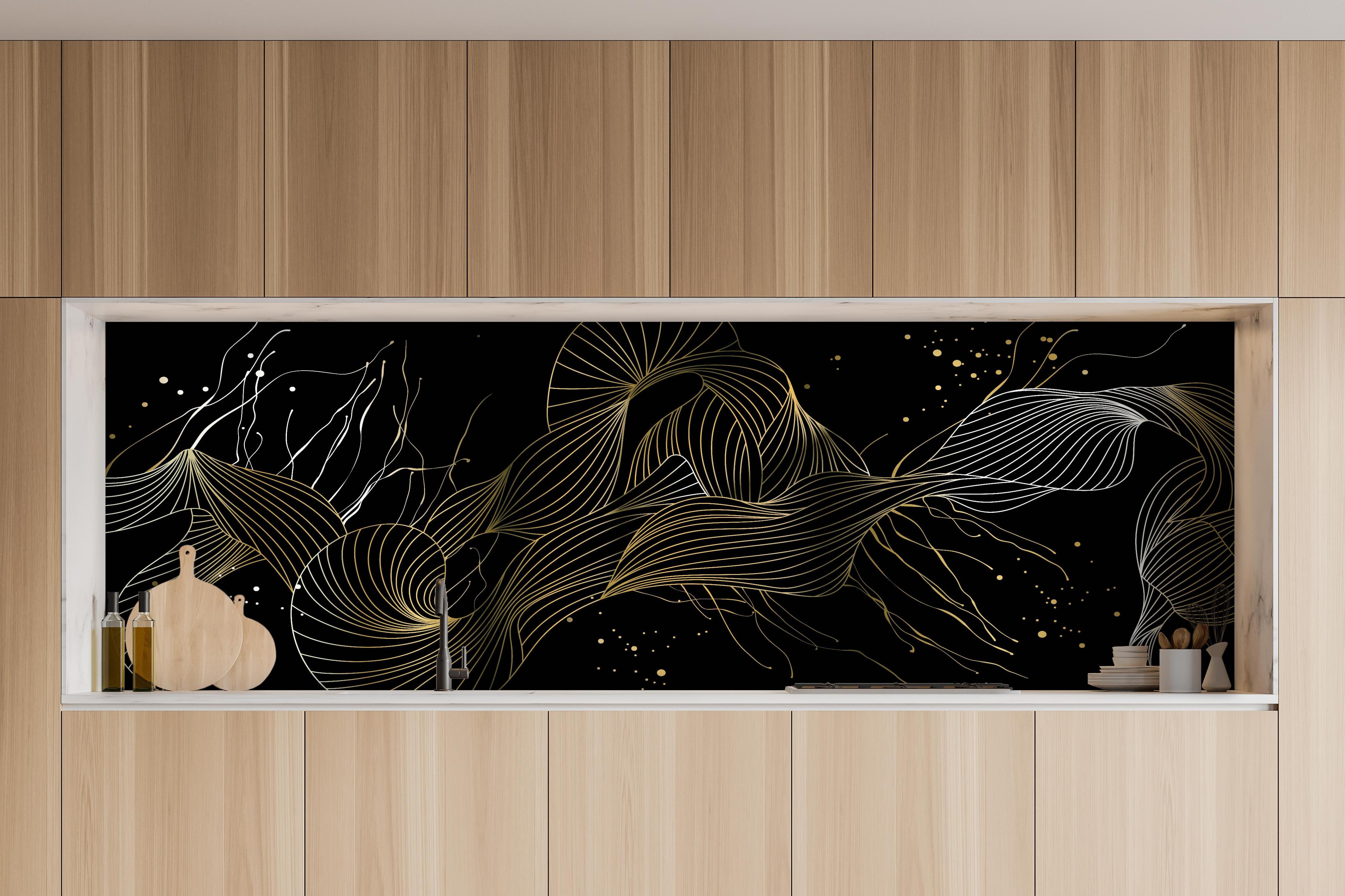 Küche - Goldene Abstrakte Linien auf Schwarz hinter weißen Hochglanz-Küchenregalen und schwarzem Wasserhahn