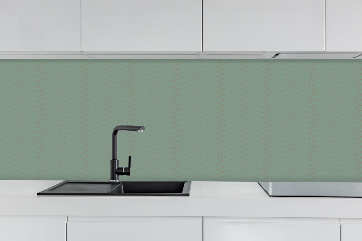 Küche - Hell-Türkise Geometrie Muster hinter weißen Hochglanz-Küchenregalen und schwarzem Wasserhahn