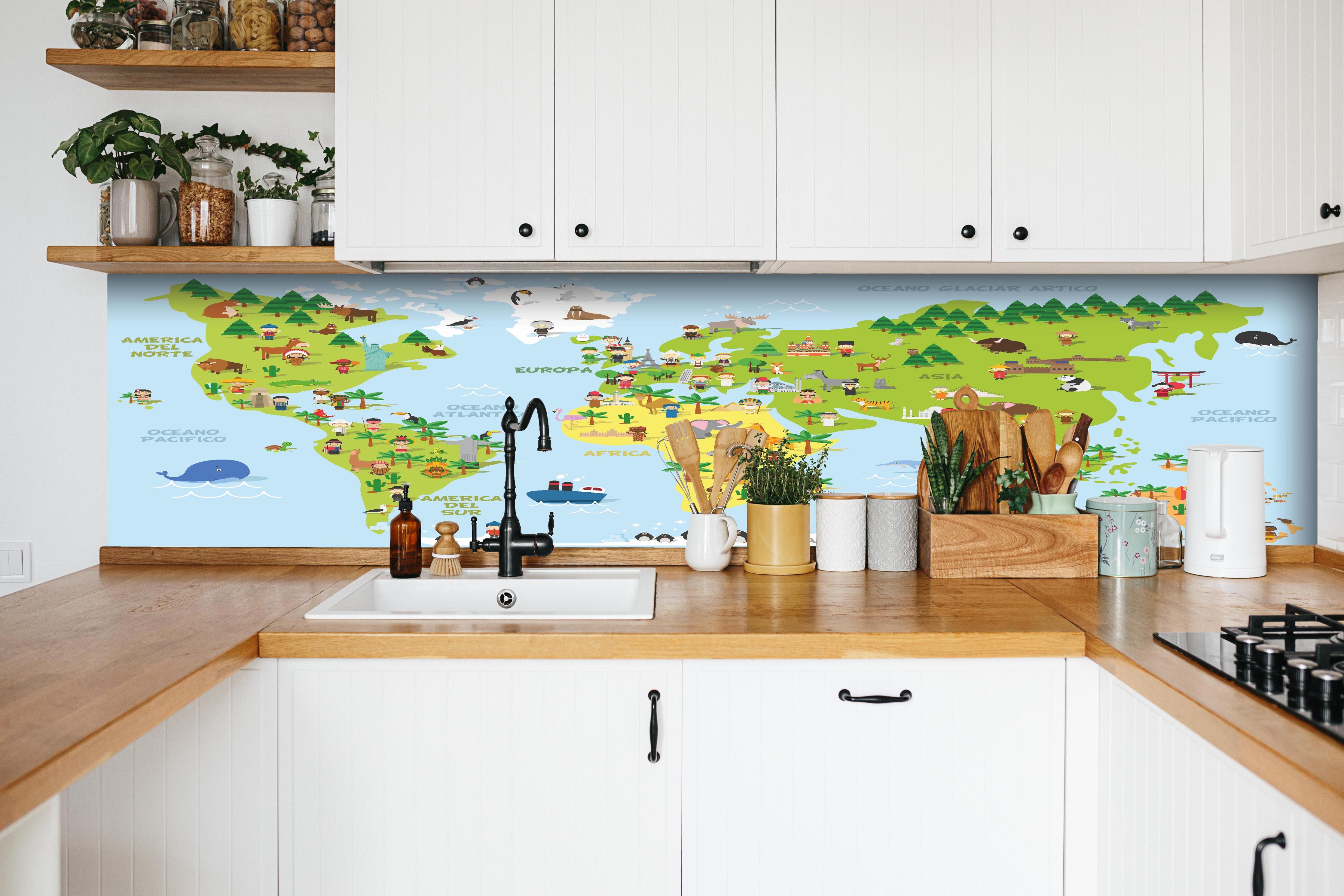 Küche - Illustrative Weltkarte für Kinder Lernspielzeug hinter weißen Hochglanz-Küchenregalen und schwarzem Wasserhahn