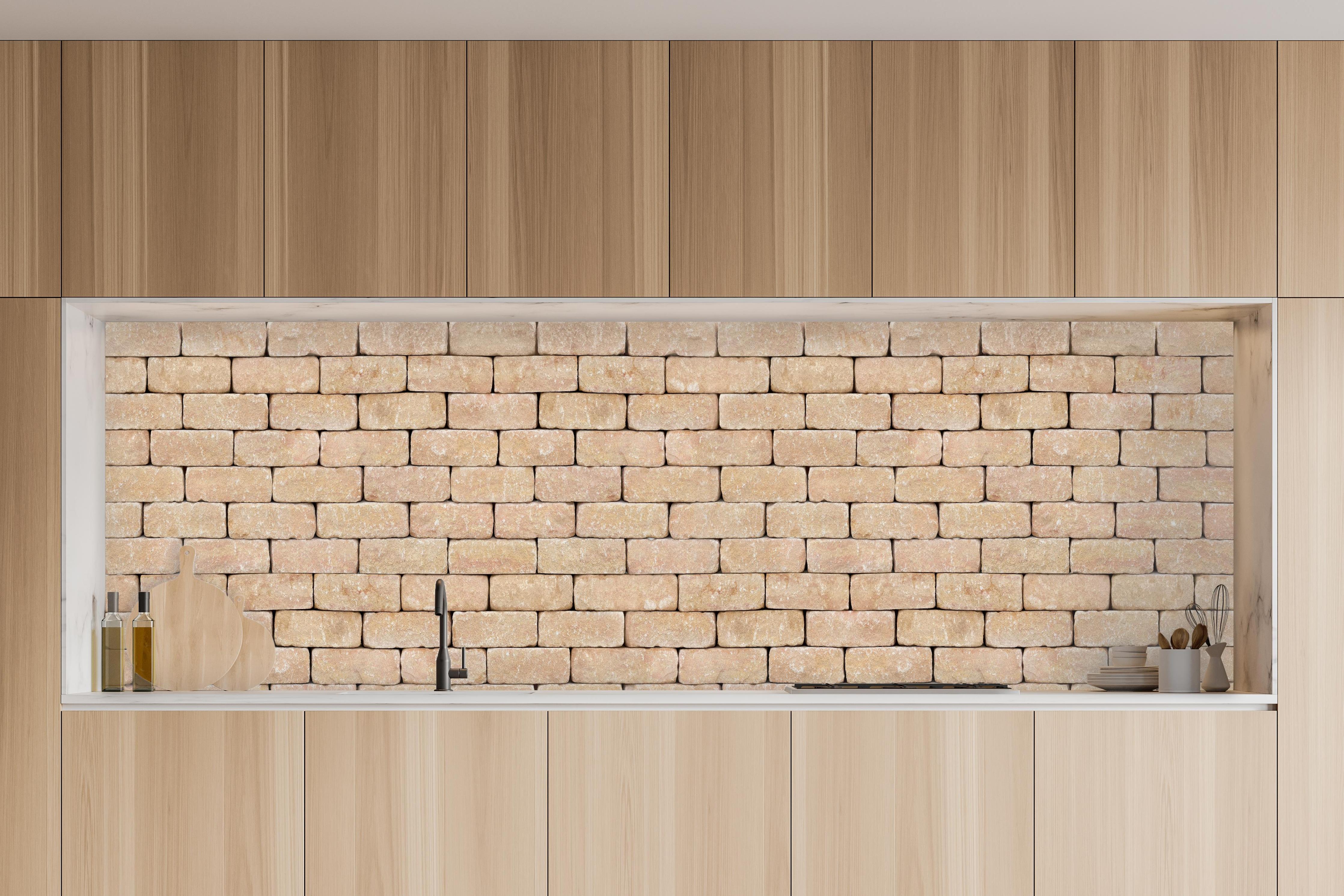 Küche - Beige Ziegelwand Textur in charakteristischer Vollholz-Küche mit modernem Gasherd