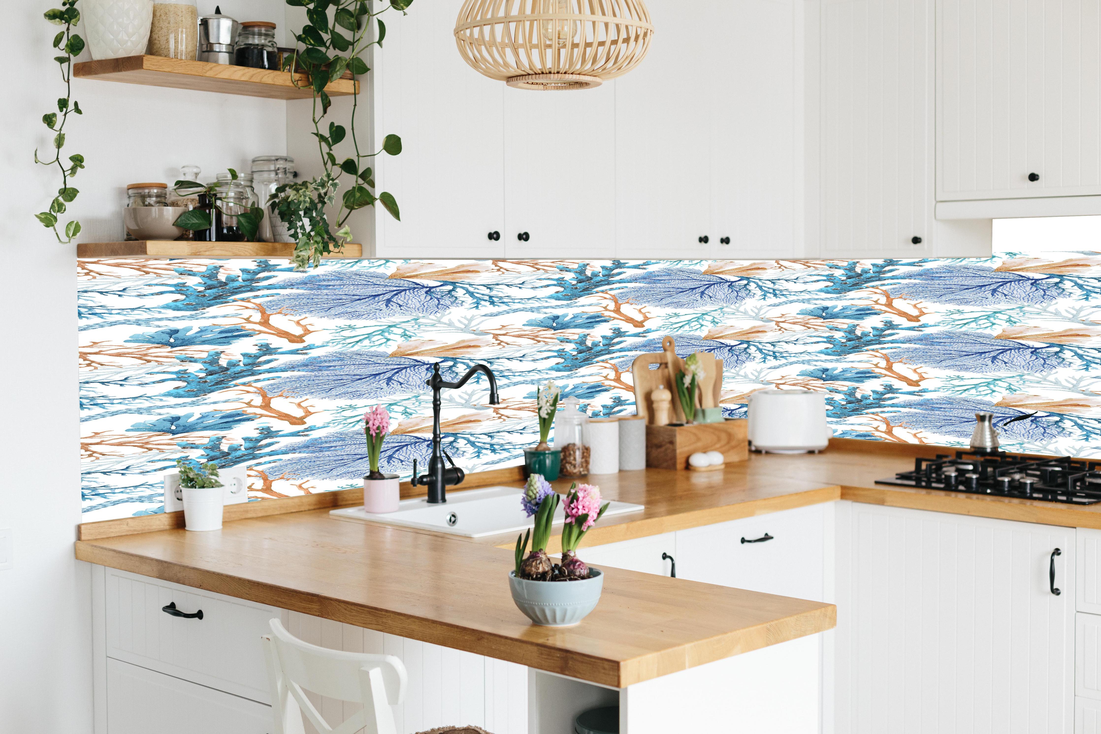 Küche - Blau-Beige Korallenmuster in lebendiger Küche mit bunten Blumen
