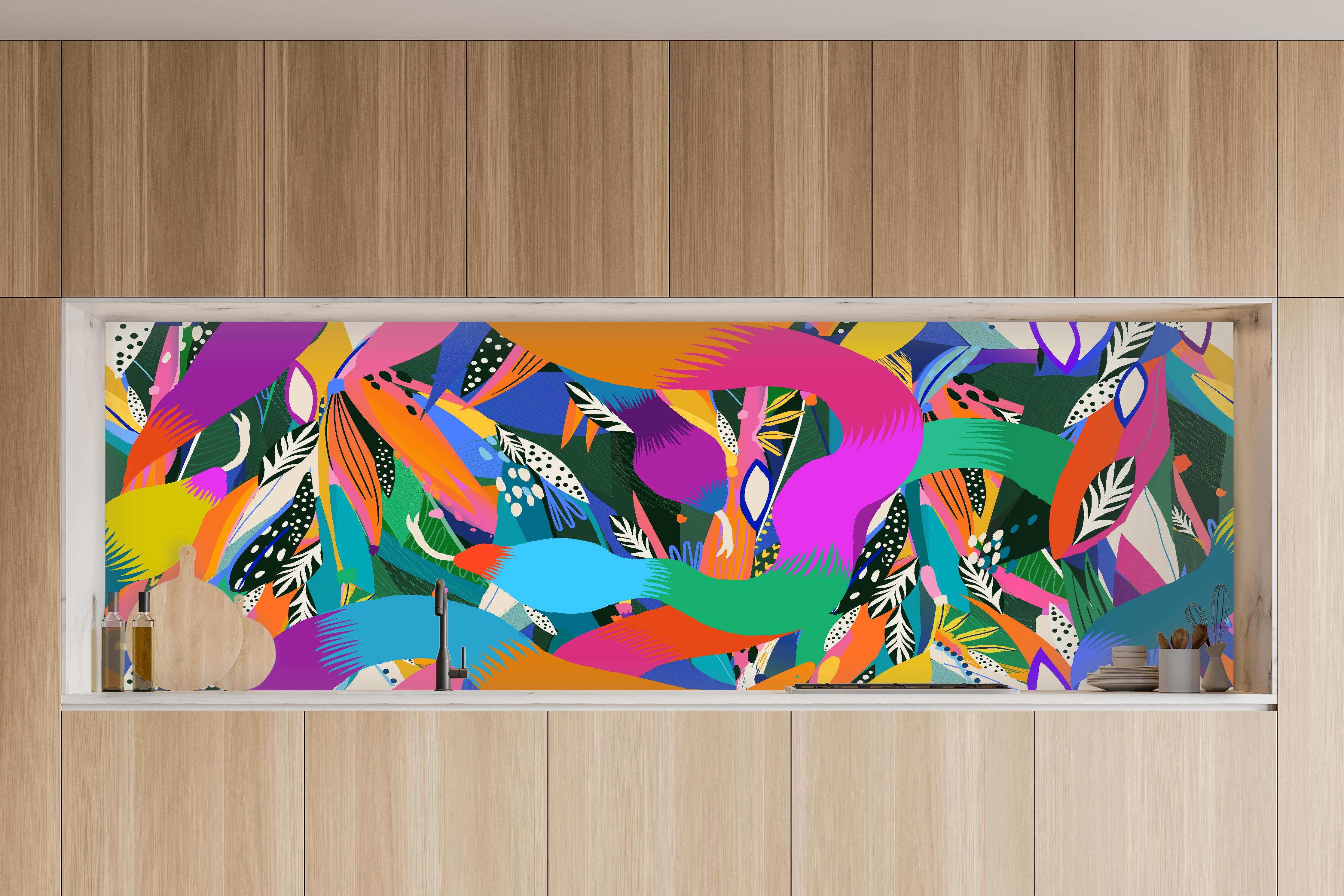 Küche - Bunte Tropische Schlangen-Illustration in charakteristischer Vollholz-Küche mit modernem Gasherd