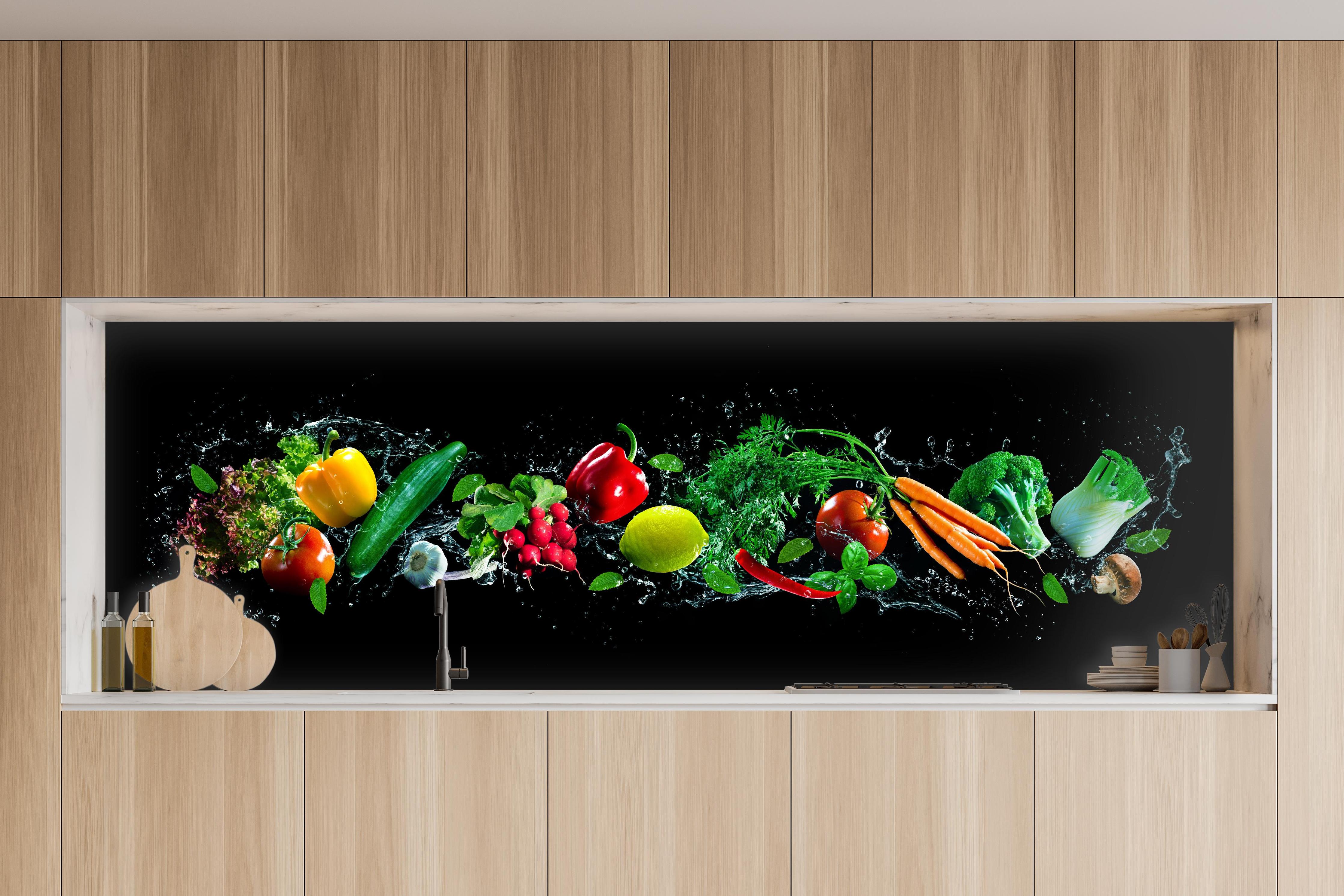 Küche - Buntes Obst auf schwarzem Hintergrund in charakteristischer Vollholz-Küche mit modernem Gasherd