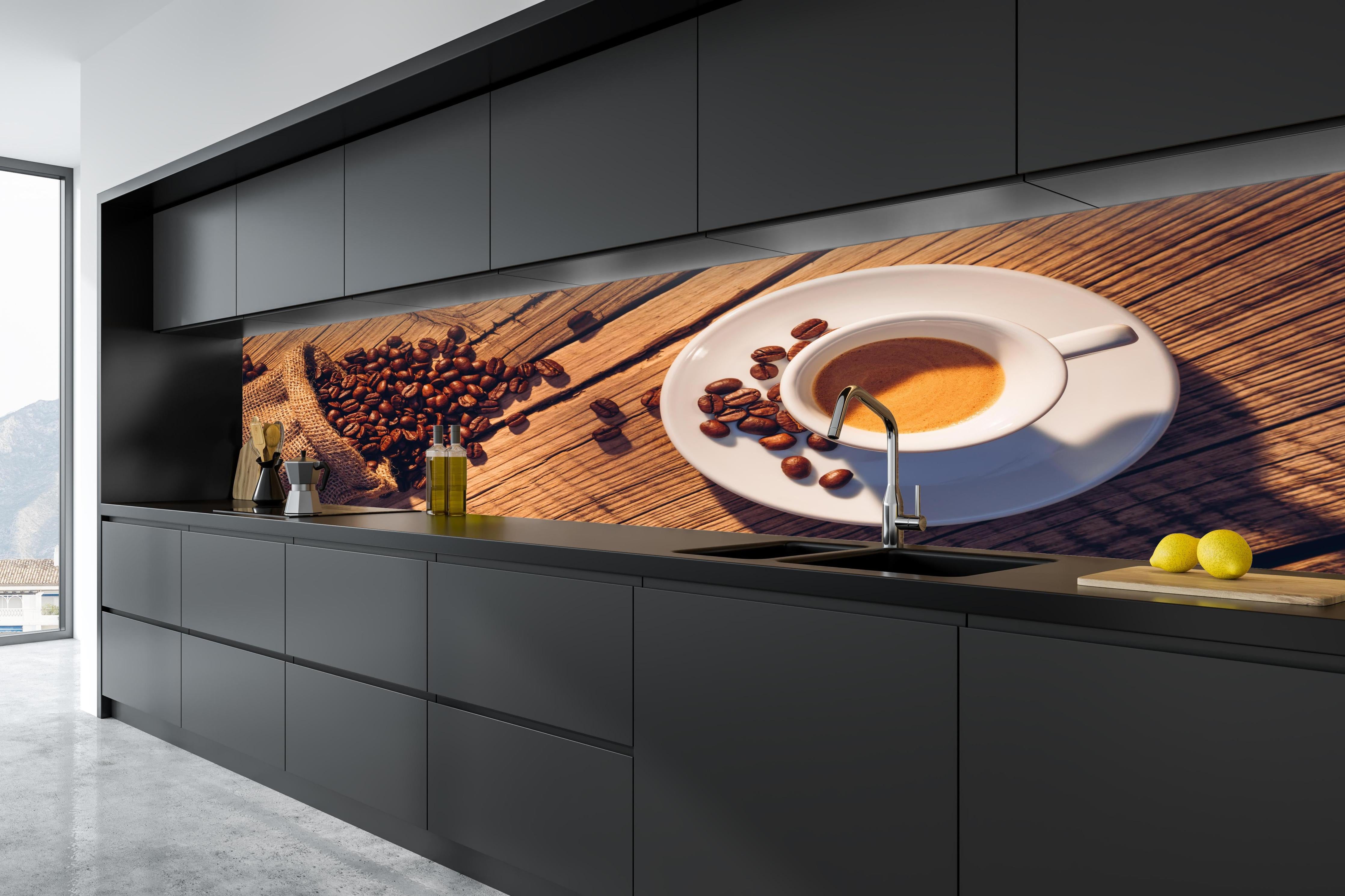 Küche - Espresso und Kaffeebohnen auf Holz in tiefschwarzer matt-premium Einbauküche
