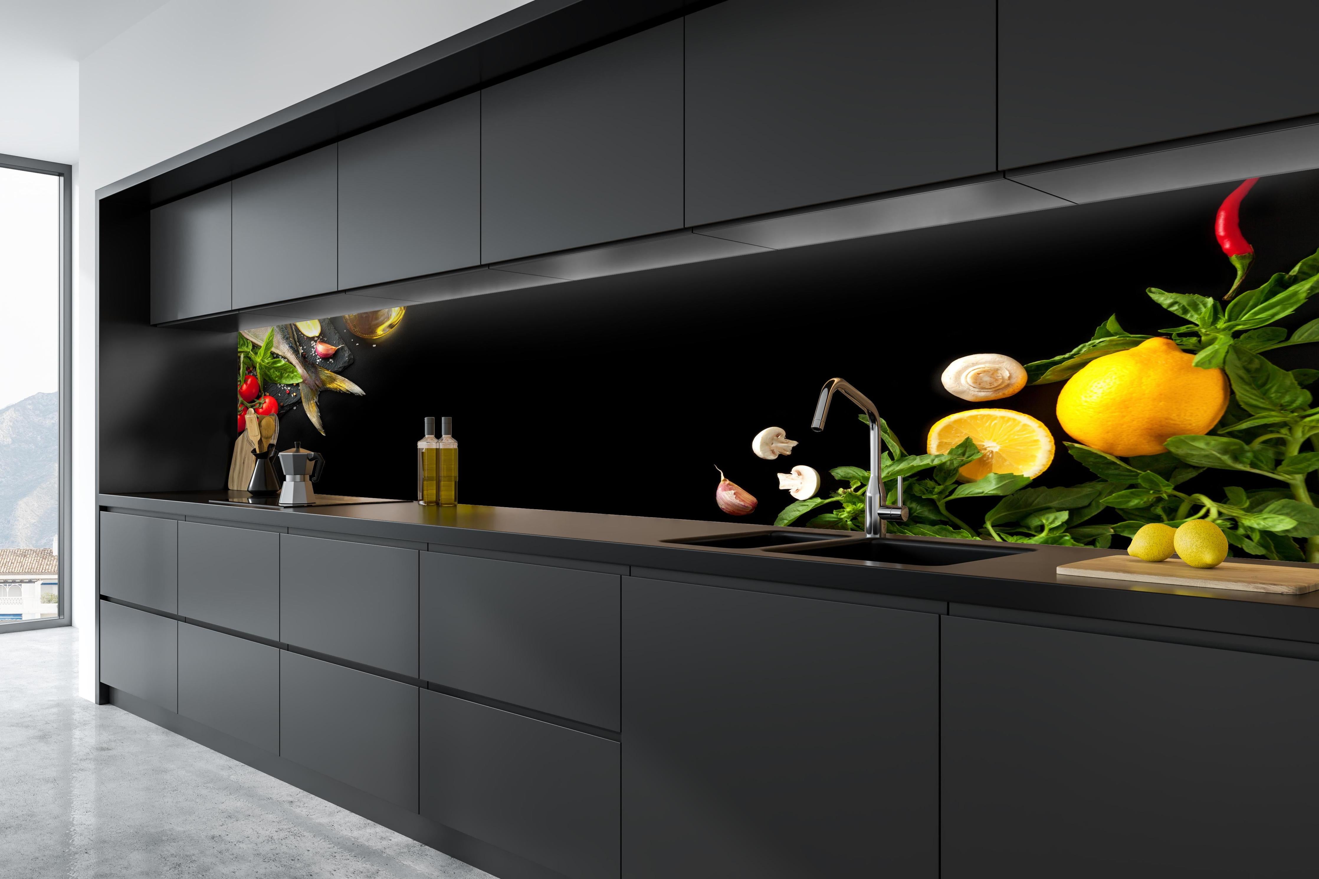 Küche - Fischzutaten auf schwarzem Hintergrund in tiefschwarzer matt-premium Einbauküche
