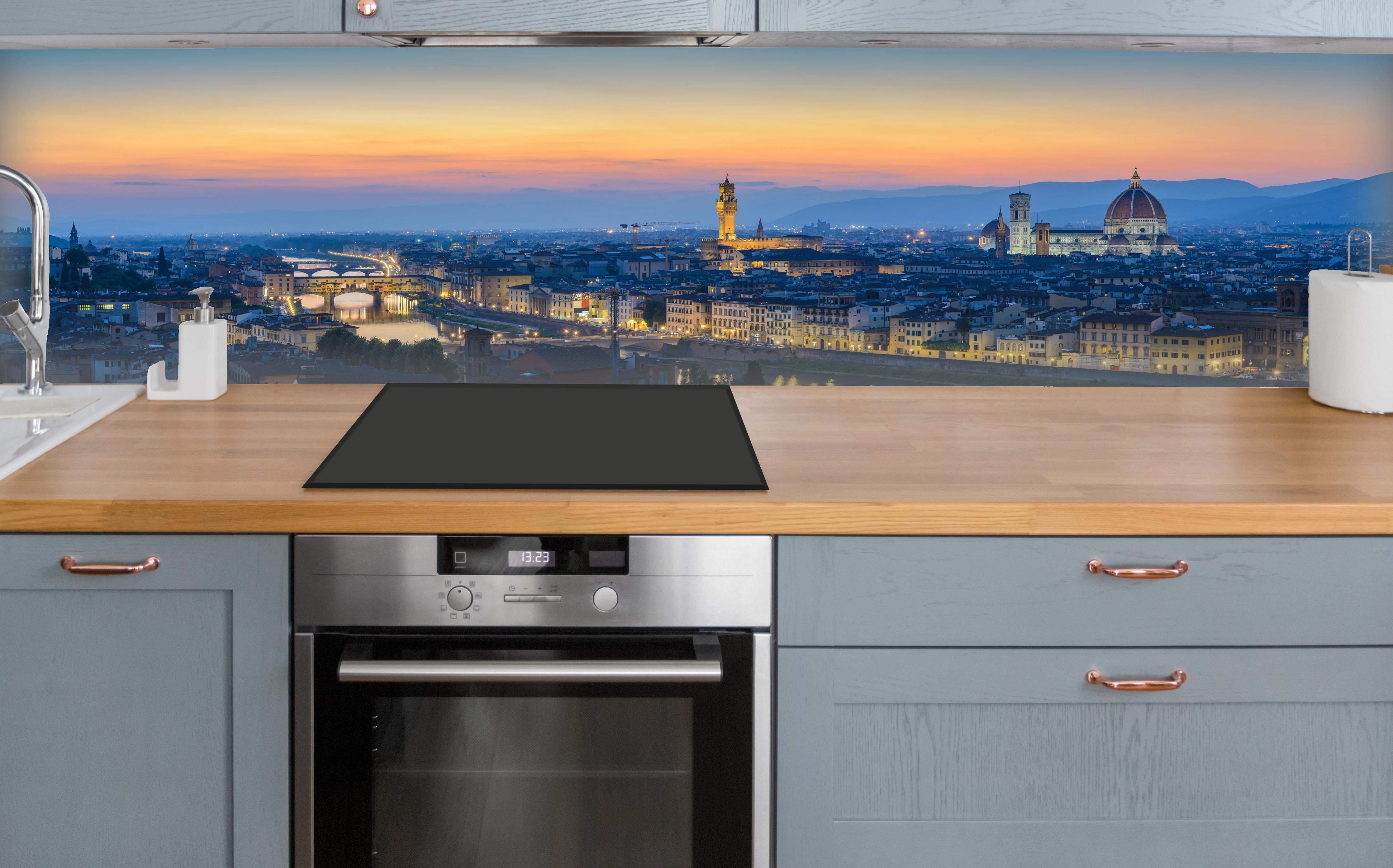 Küche - Florenz Skyline im Sonnenuntergang über polierter Holzarbeitsplatte mit Cerankochfeld