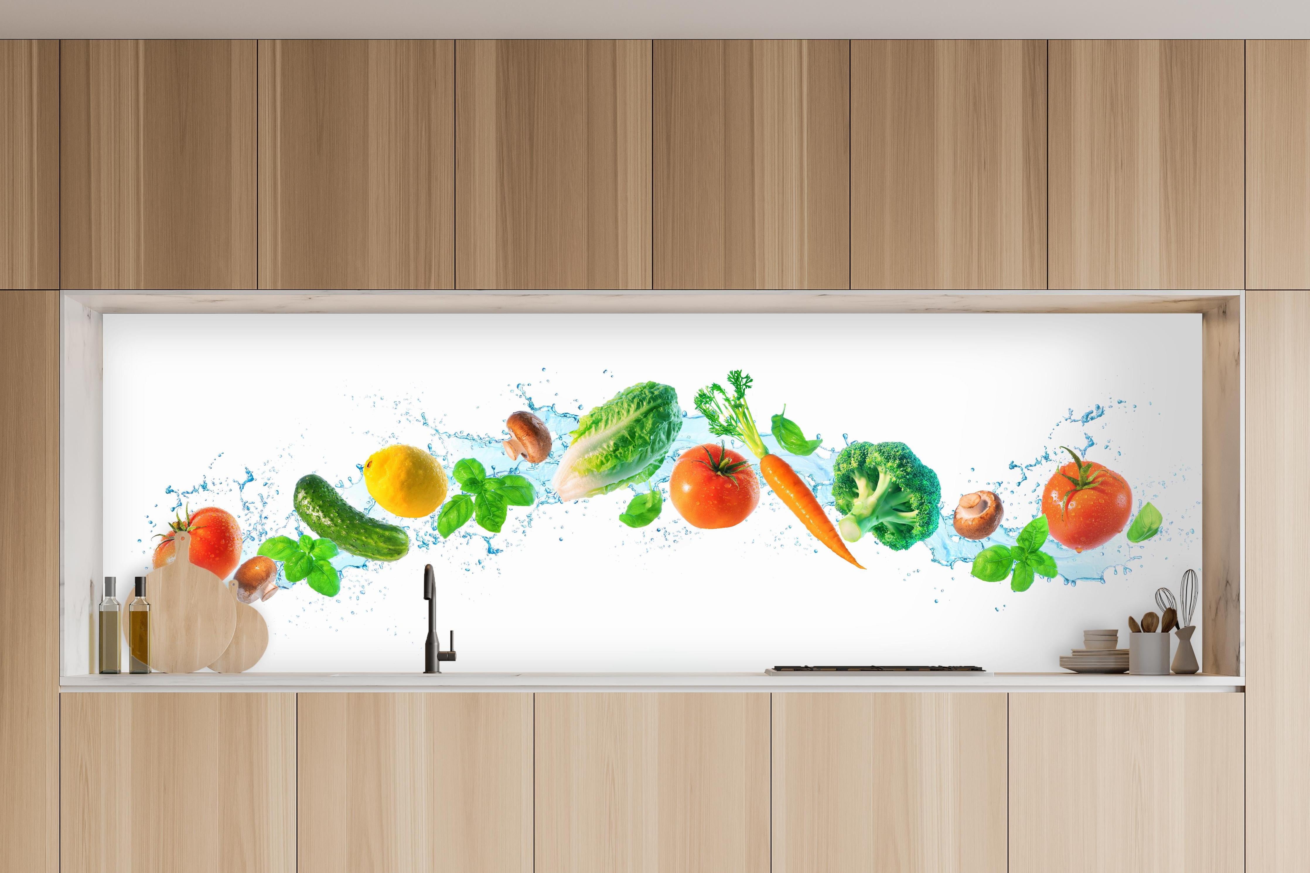 Küche - Frischer Gemüse-Splash Weiß in charakteristischer Vollholz-Küche mit modernem Gasherd