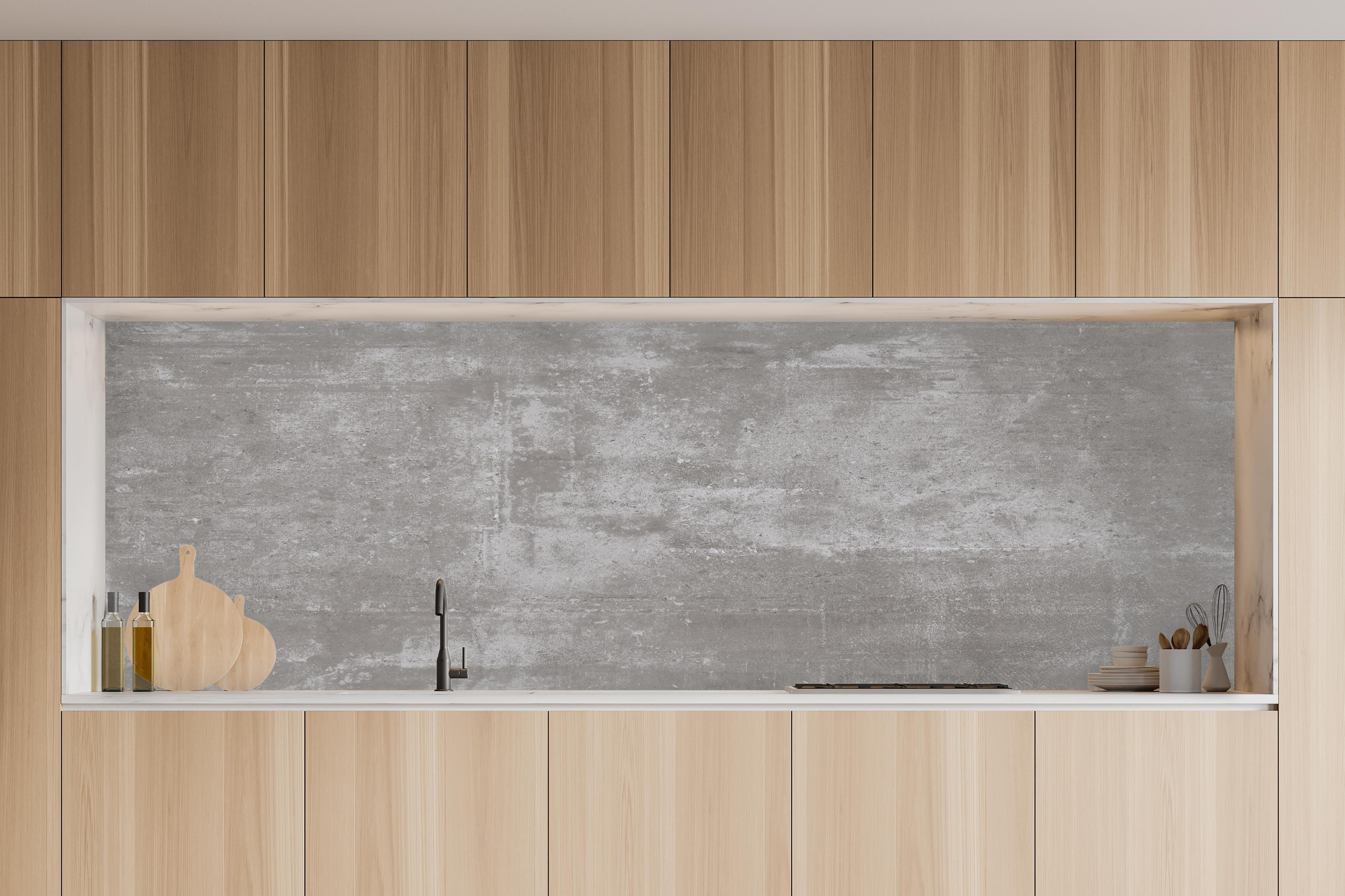 Küche - Graue Betonstruktur Wandtextur in charakteristischer Vollholz-Küche mit modernem Gasherd