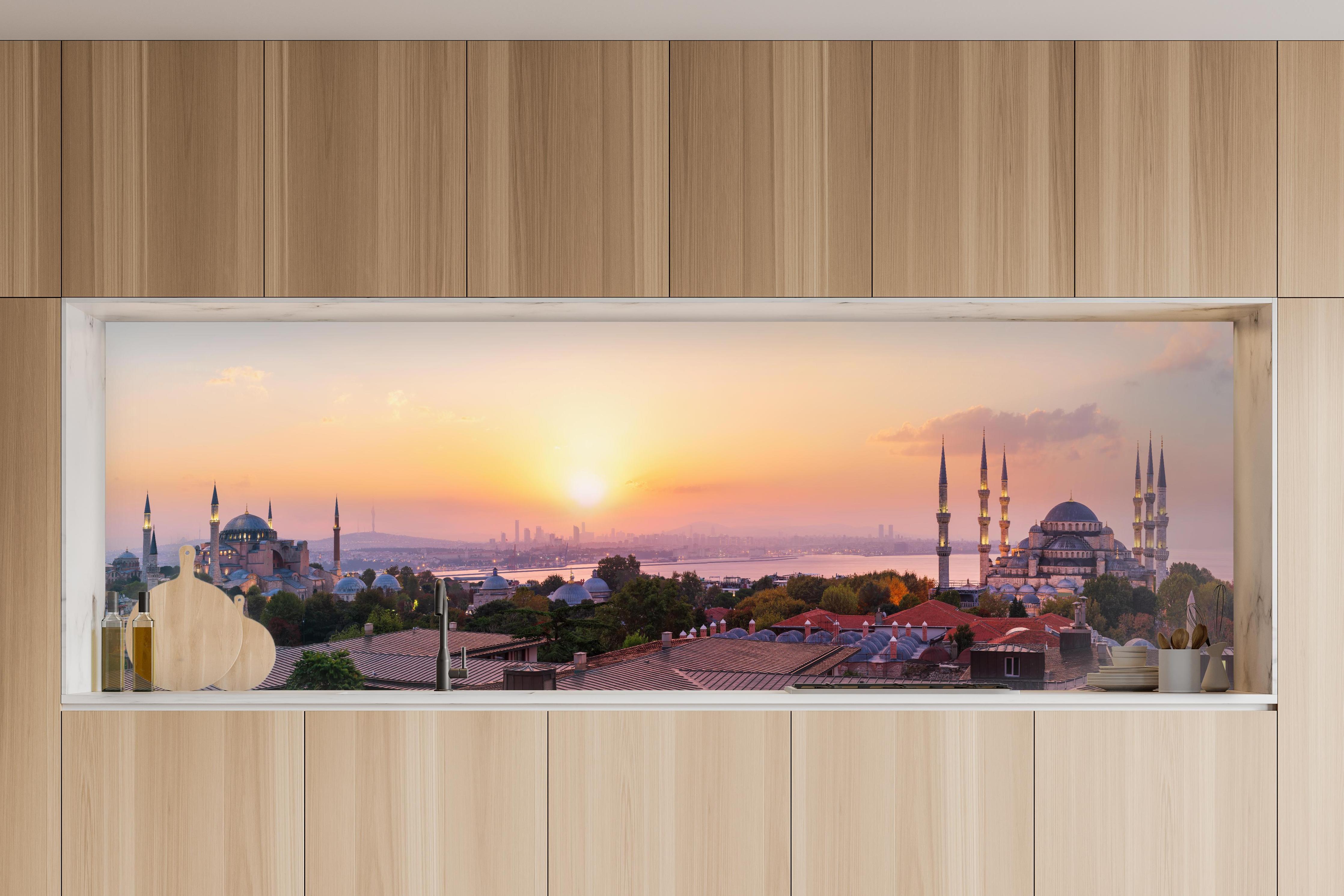 Küche - Istanbul Skyline bei Sonnenuntergang in charakteristischer Vollholz-Küche mit modernem Gasherd