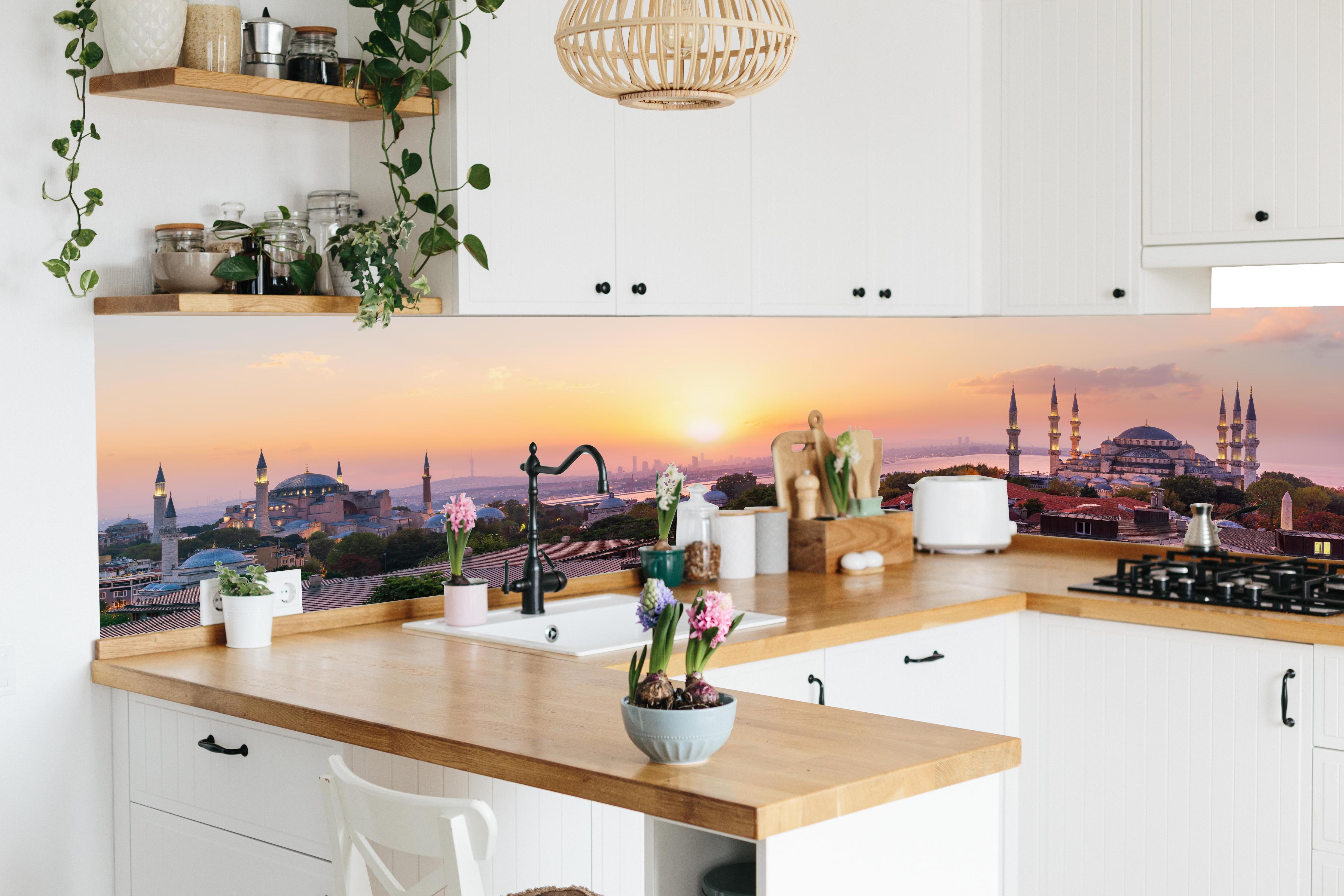 Küche - Istanbul Skyline bei Sonnenuntergang in lebendiger Küche mit bunten Blumen