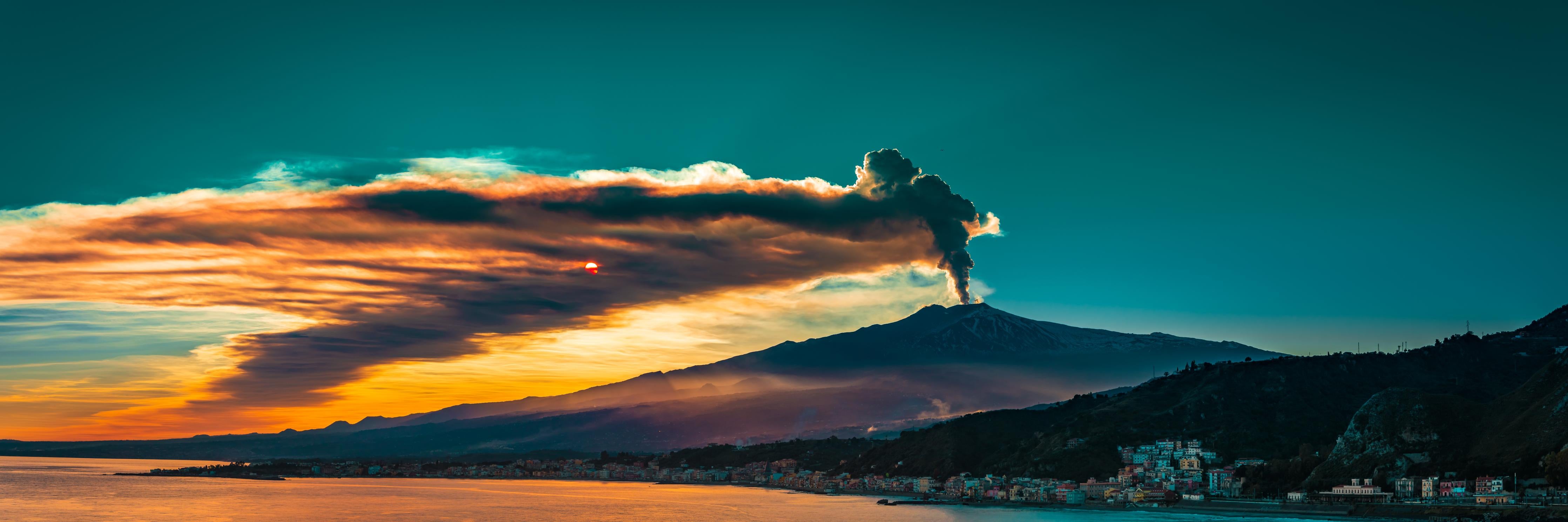 Küchenrückwand-Italienische Küste mit Vulkan
