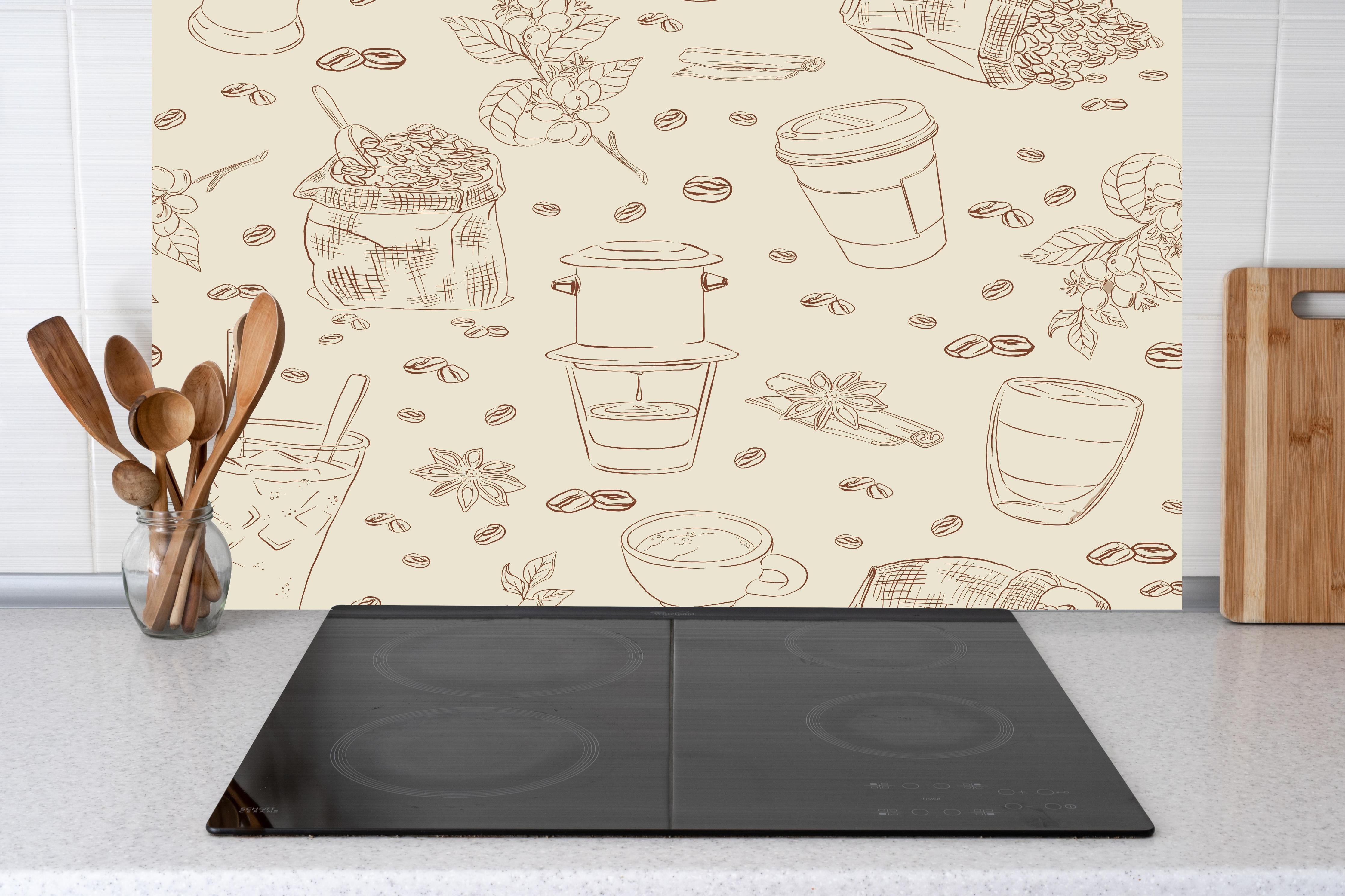 Küche - Kaffee-Muster Beige Braun hinter Cerankochfeld und Holz-Kochutensilien