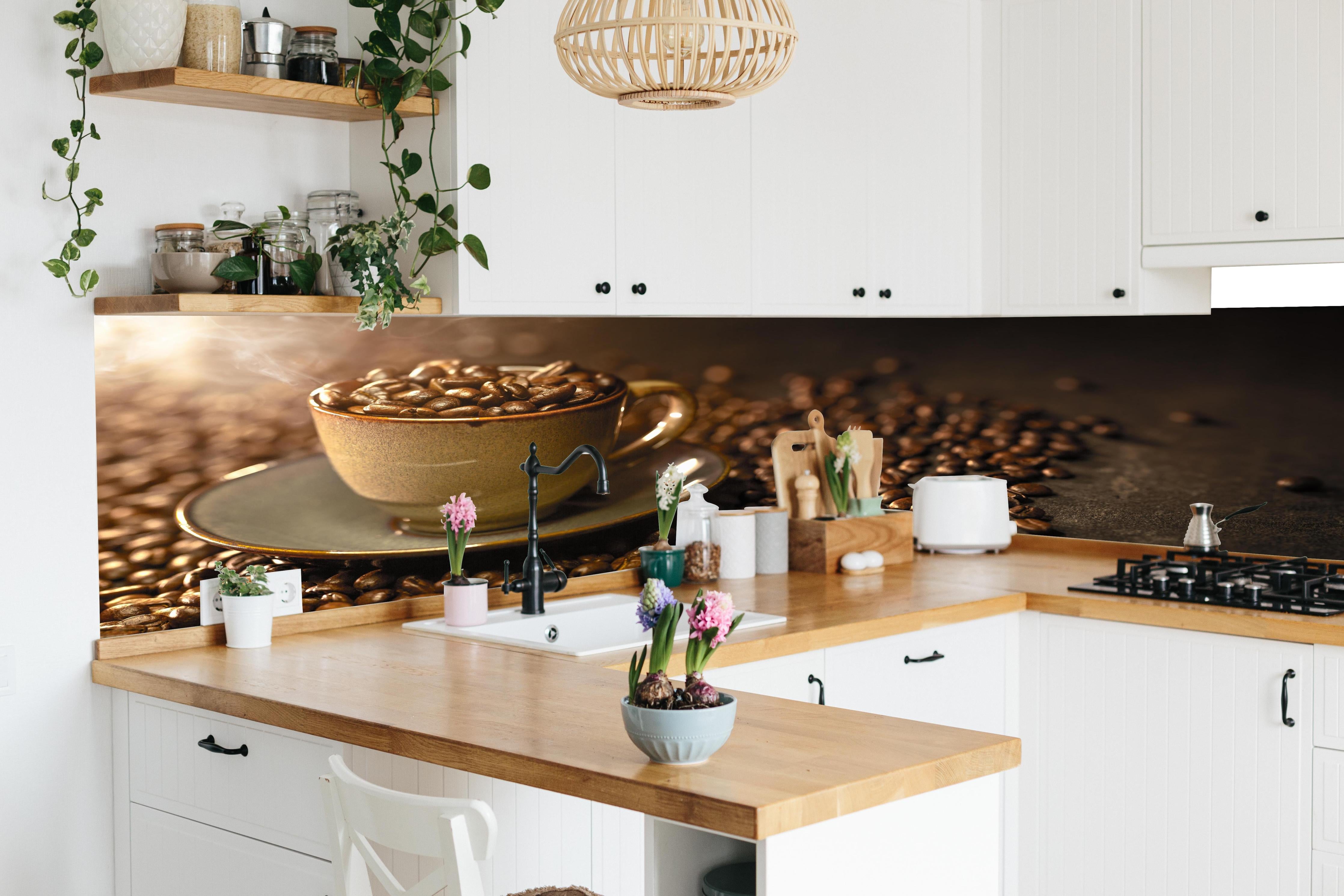 Küche - Kaffeebohnen Stillleben in Braun in lebendiger Küche mit bunten Blumen