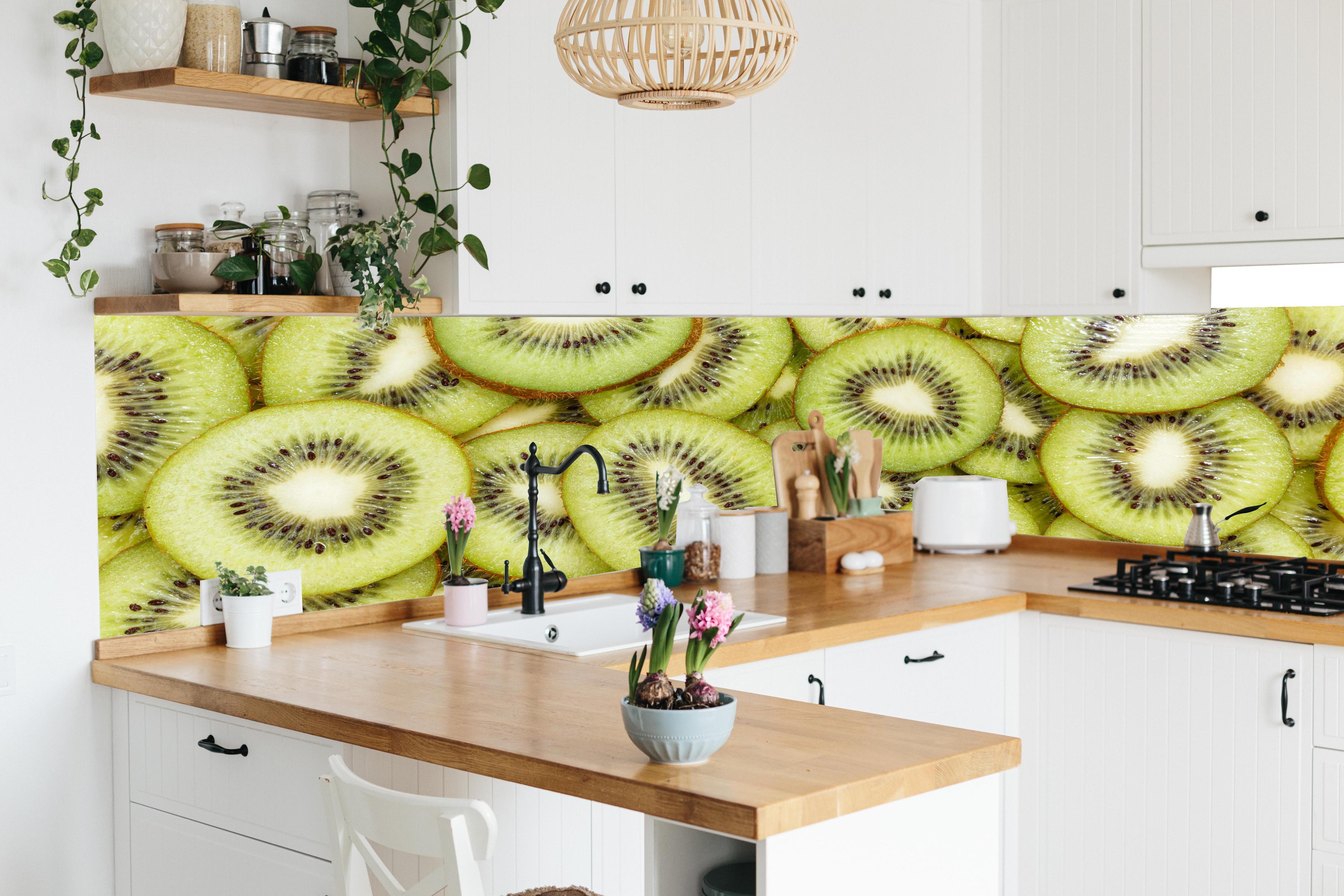 Küche - Kiwi-Scheiben Grün Fruchtmuster in lebendiger Küche mit bunten Blumen
