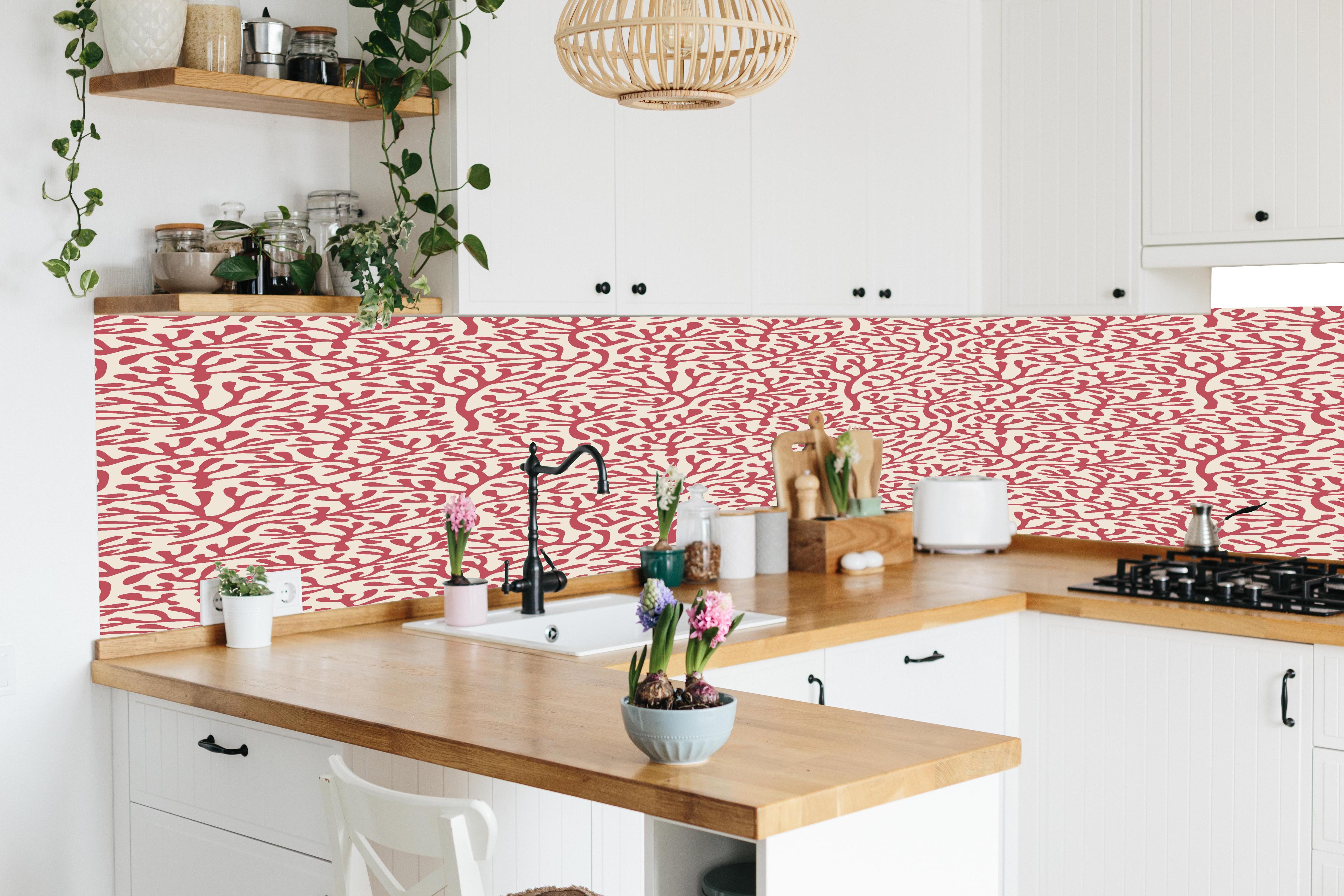 Küche - Korallenmuster Rot-Beige in lebendiger Küche mit bunten Blumen