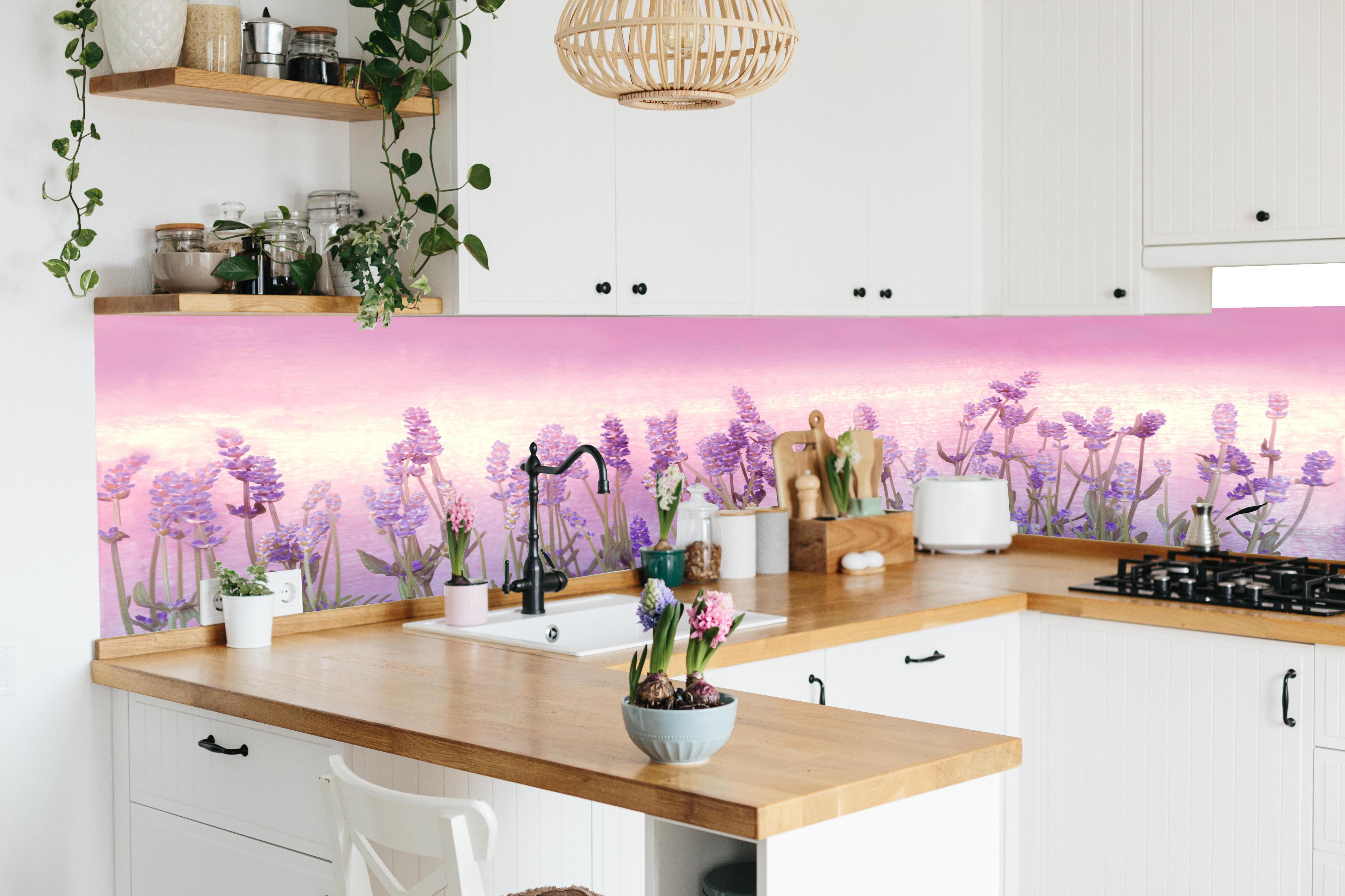 Küche - Lavendelwiese Rosa-Lila in lebendiger Küche mit bunten Blumen