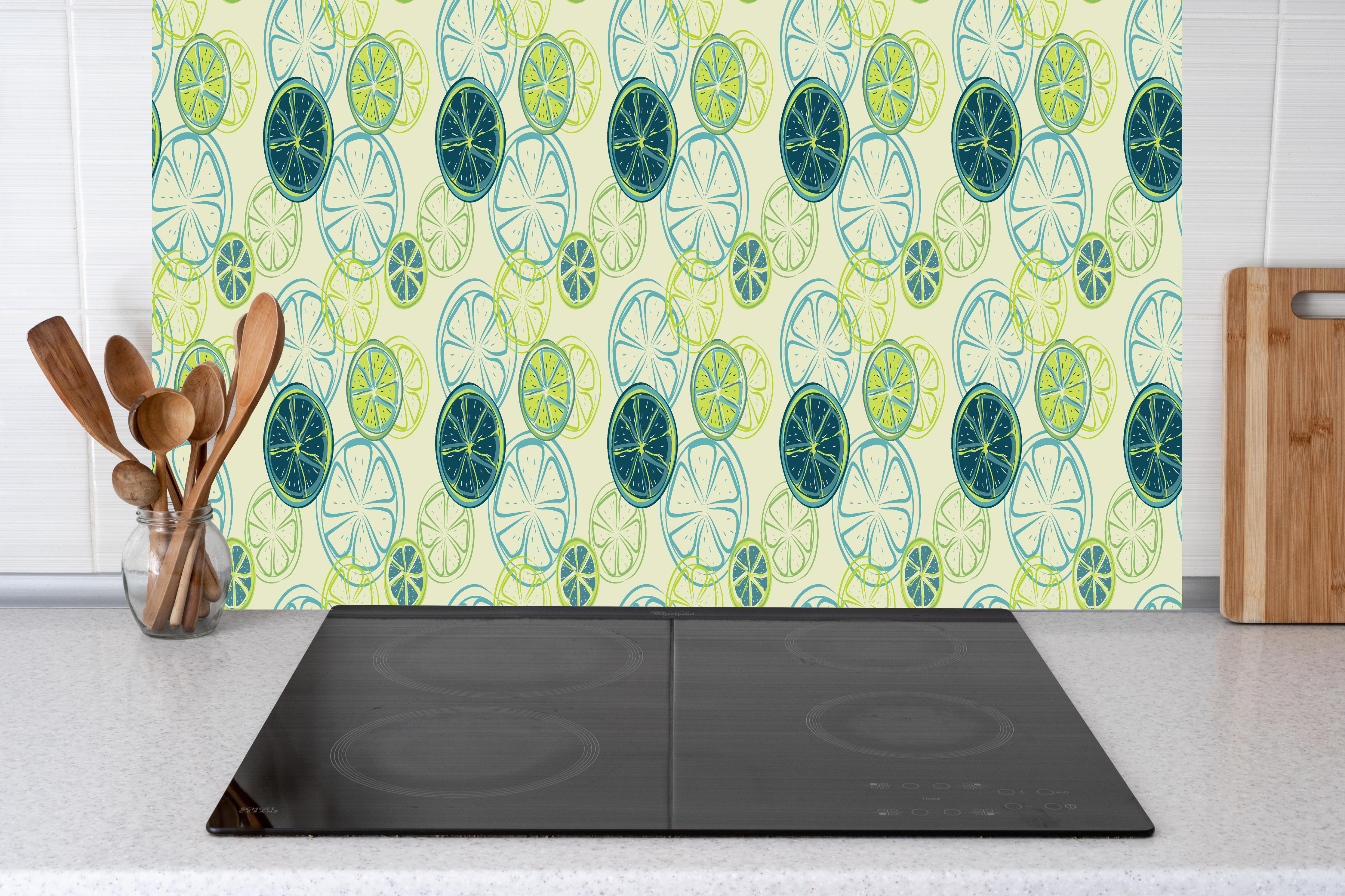 Küche - Lime Citrus Grün Muster hinter Cerankochfeld und Holz-Kochutensilien