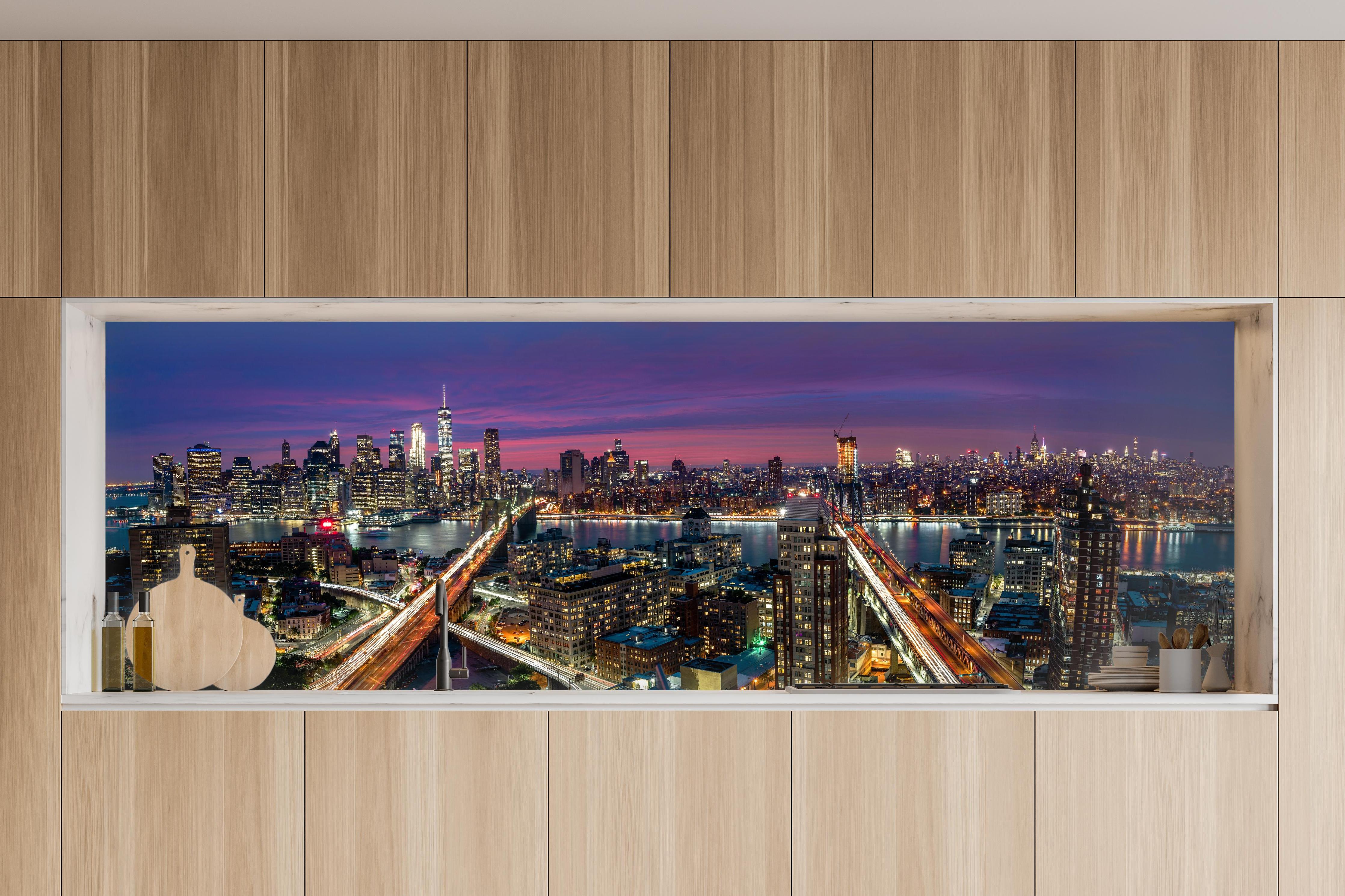 Küche - Manhattan Skyline bei Dämmerung in charakteristischer Vollholz-Küche mit modernem Gasherd